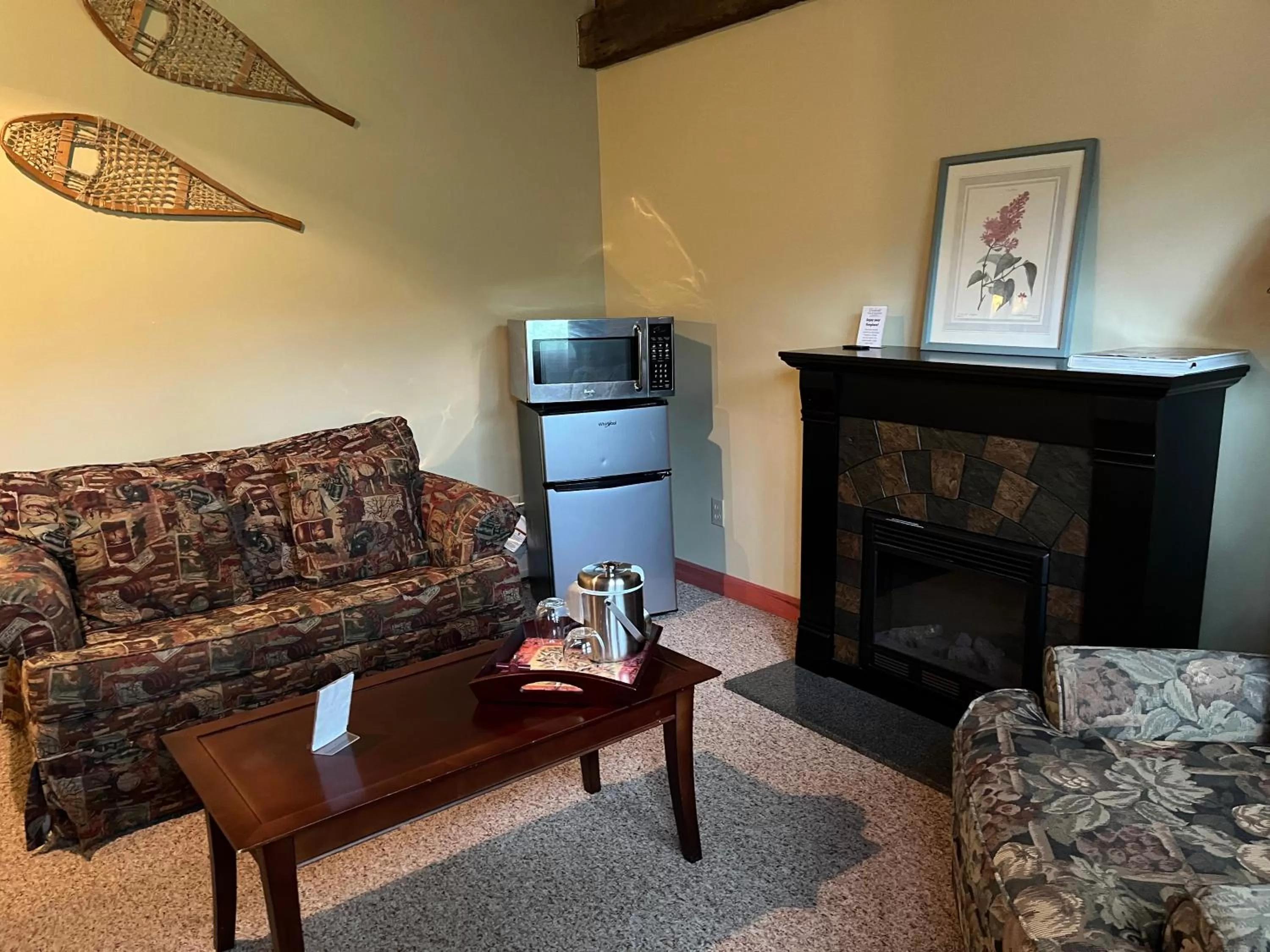 Seating area in Vinehurst Inn & Suites