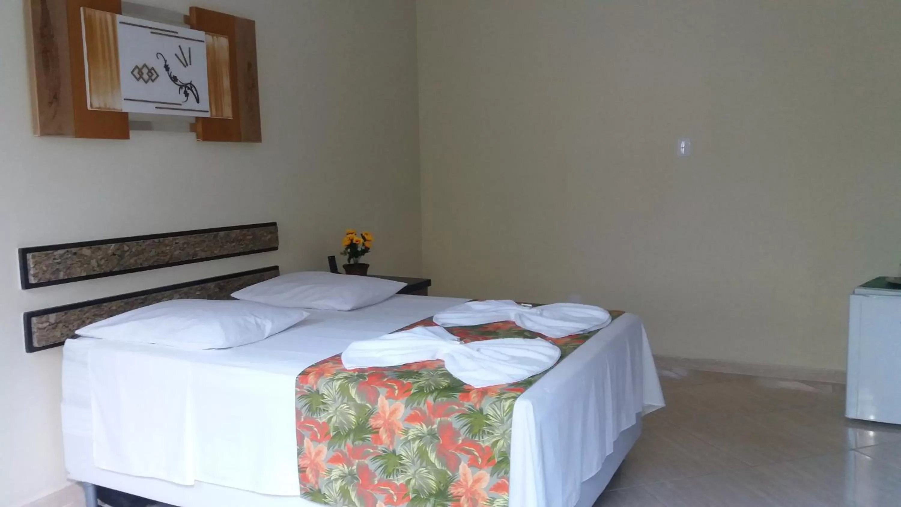 Shower, Bed in Pousada Palmares