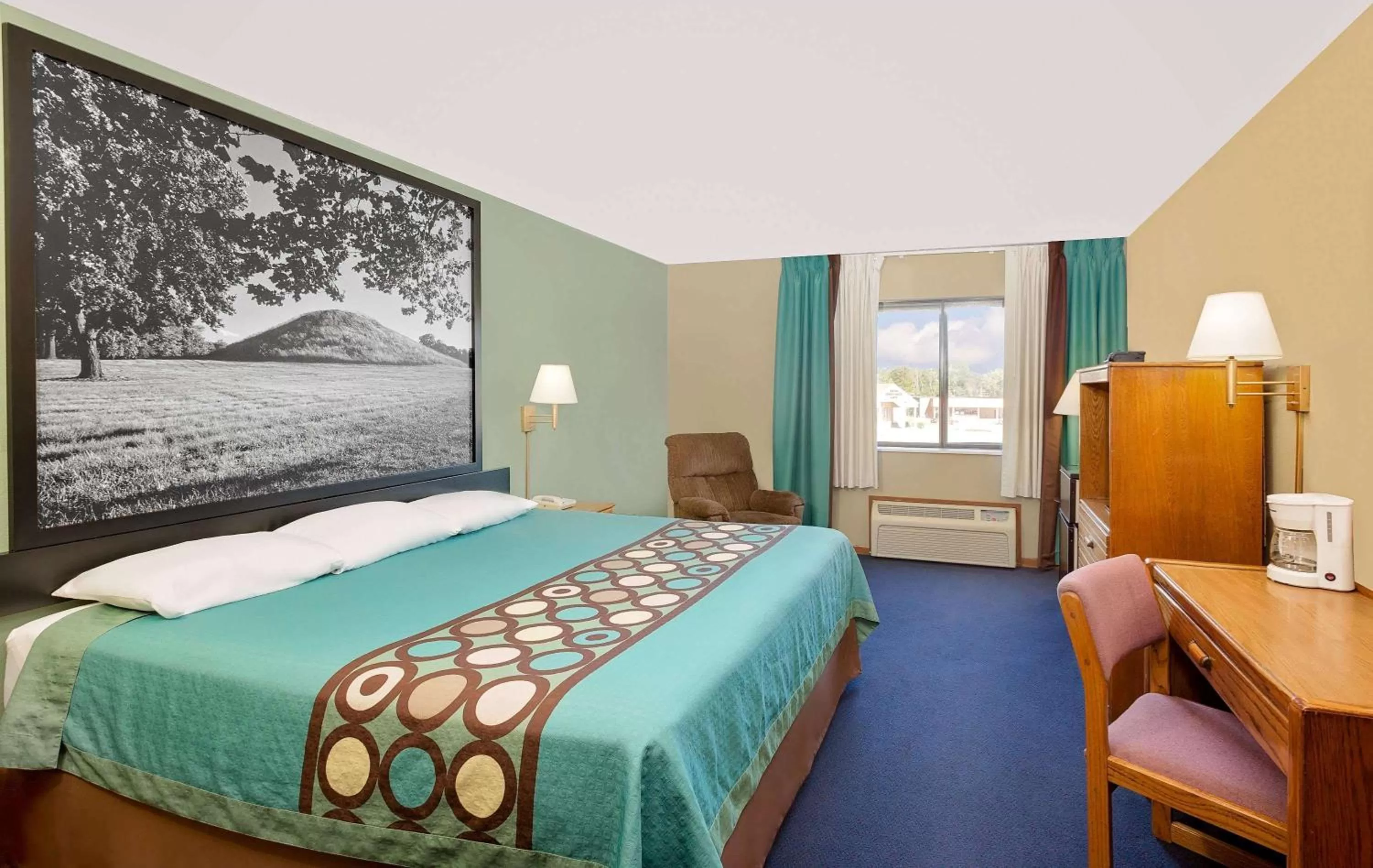 Photo of the whole room, Bed in Super 8 by Wyndham Macomb