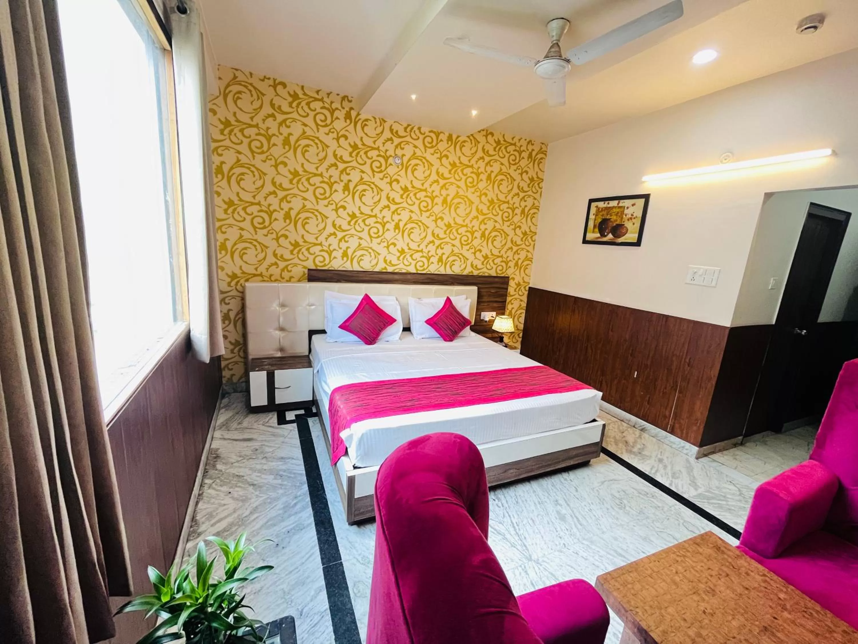 Bed in Hotel The Leaf - Gomti Nagar Lucknow