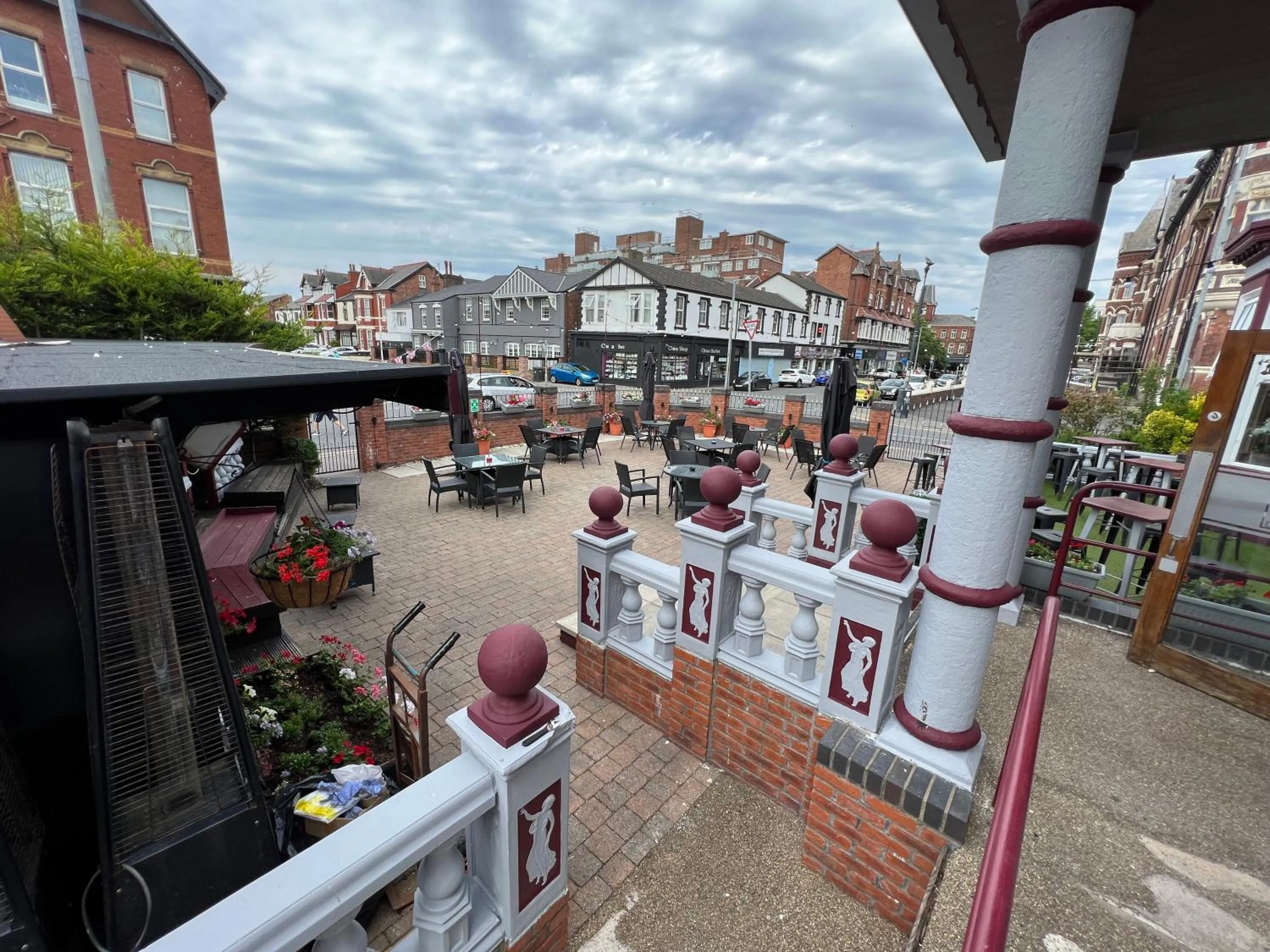 Patio in Southport Metro Hotel