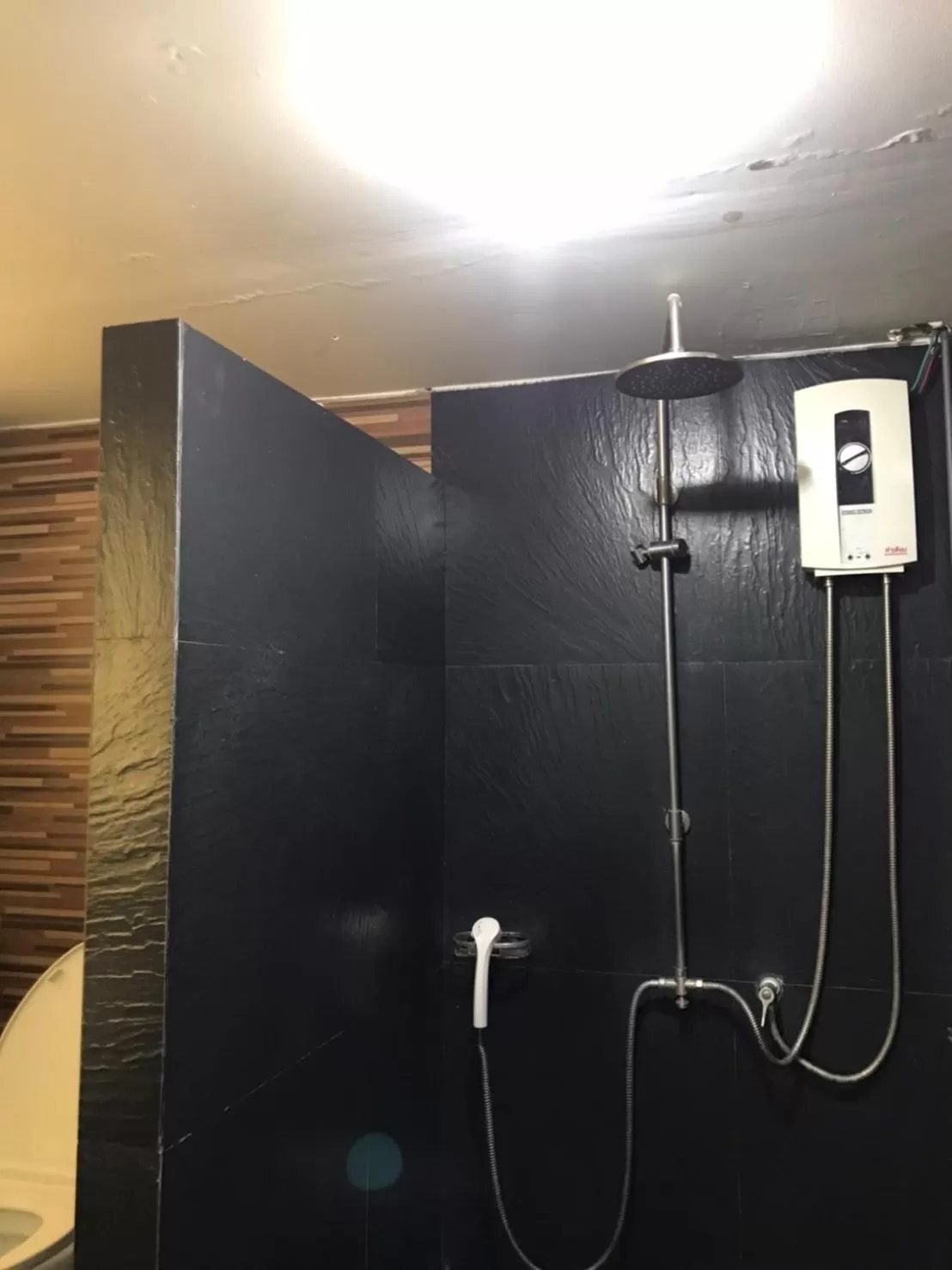 Rod Fai Fah Apartment