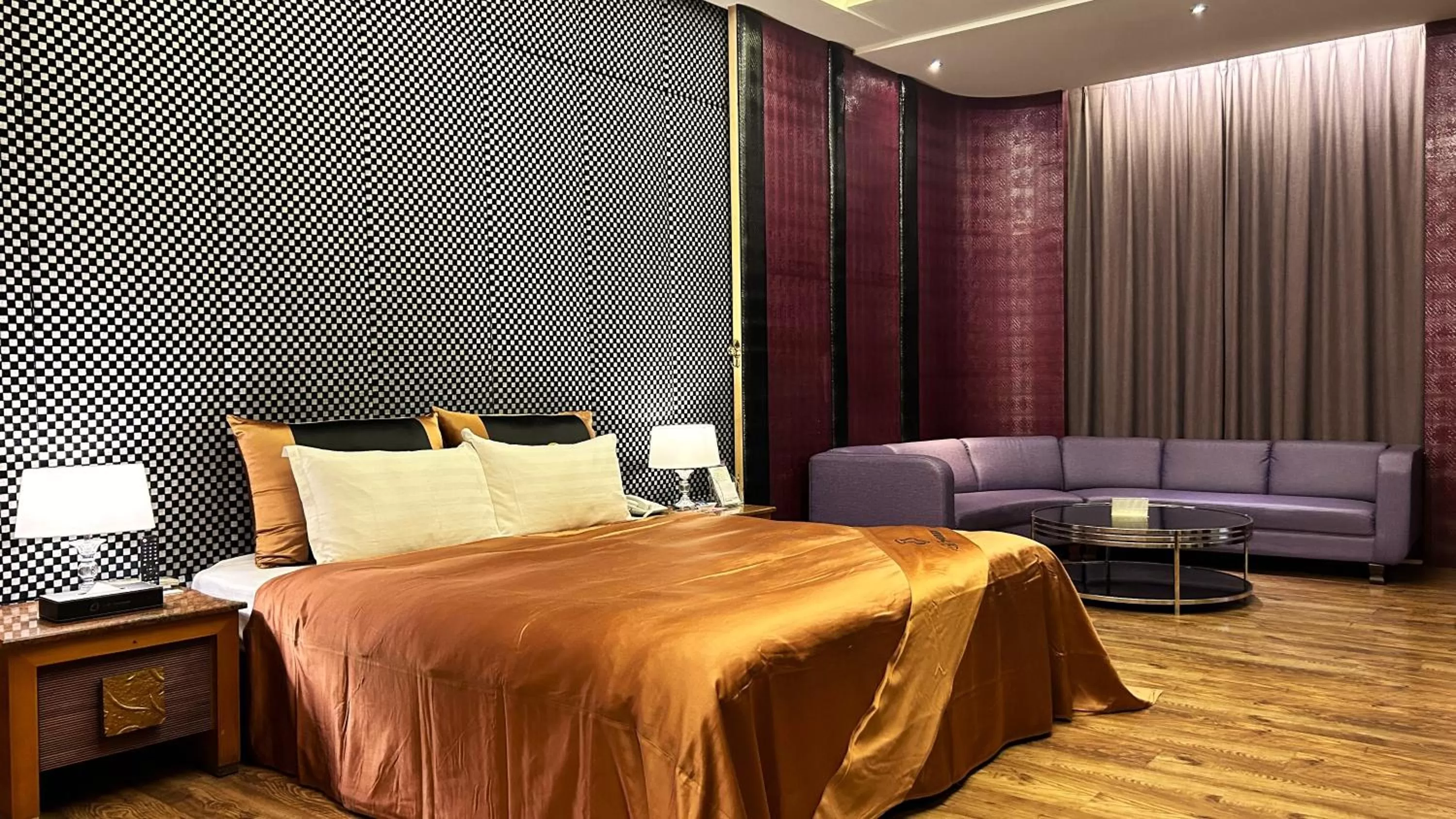 Photo of the whole room, Bed in Shining Motel