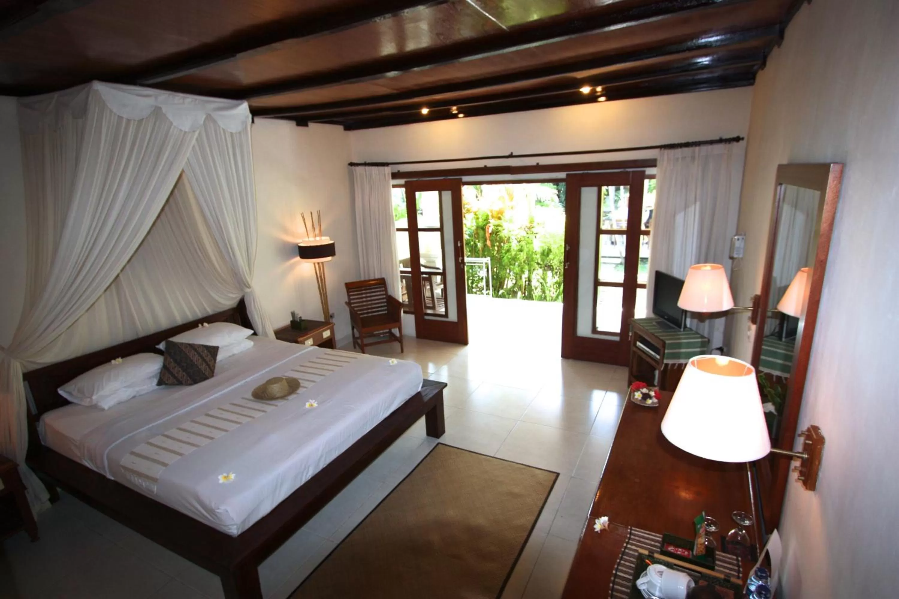 Photo of the whole room, Bed in Bumi Ayu Bungalow Sanur