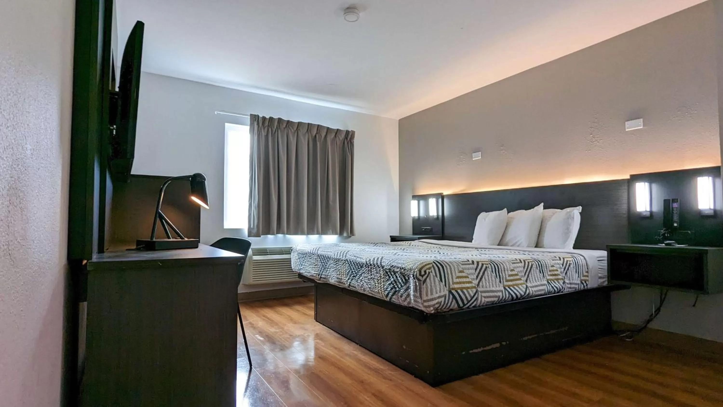 Bedroom, Bed in Motel 6-Framingham, MA - Boston West