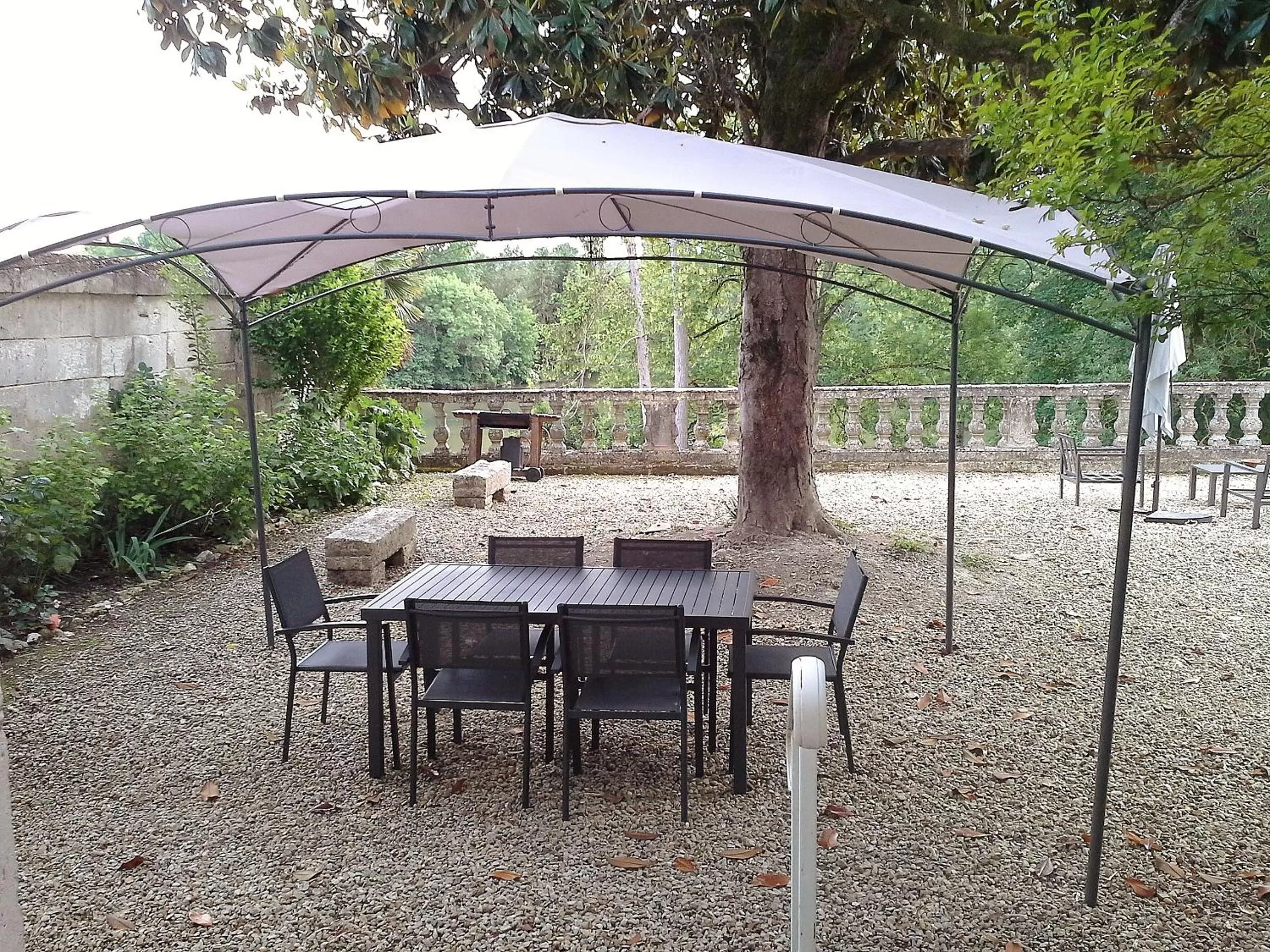 Patio in Le Logis De Ruelle