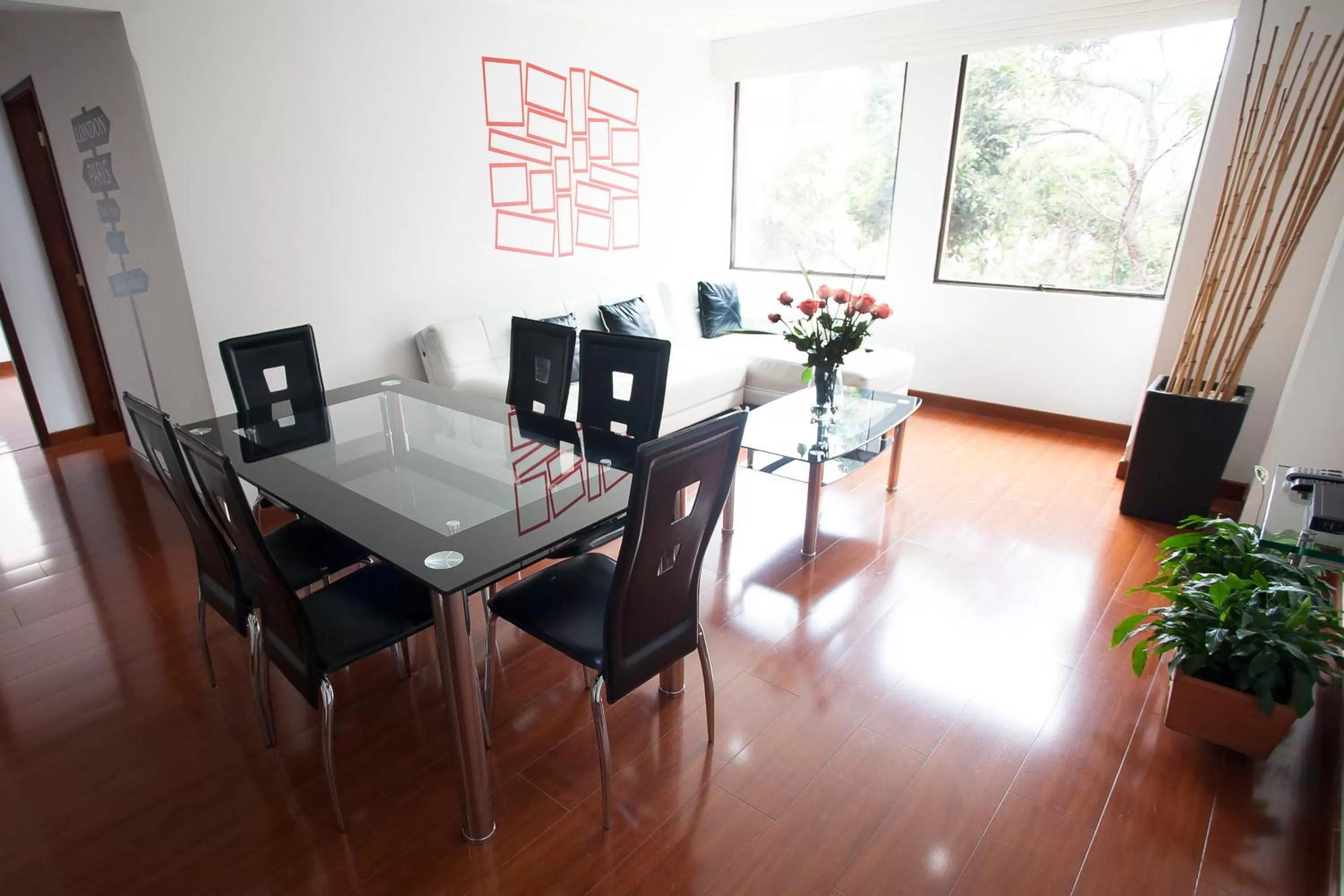 Dining area in Cora 96 Street Apartments