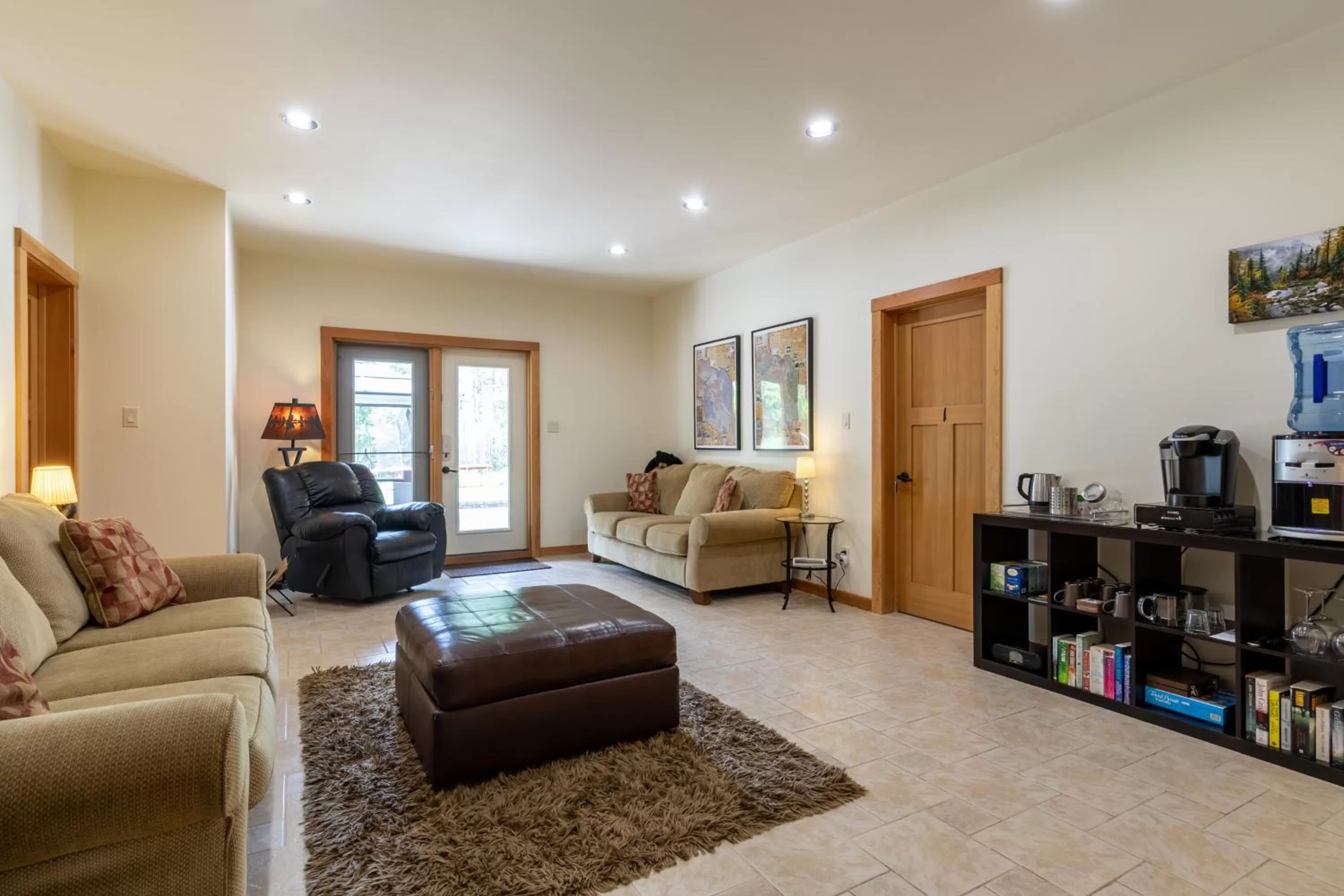 Communal lounge/ TV room, Seating Area in Canyon Ridge Lodge