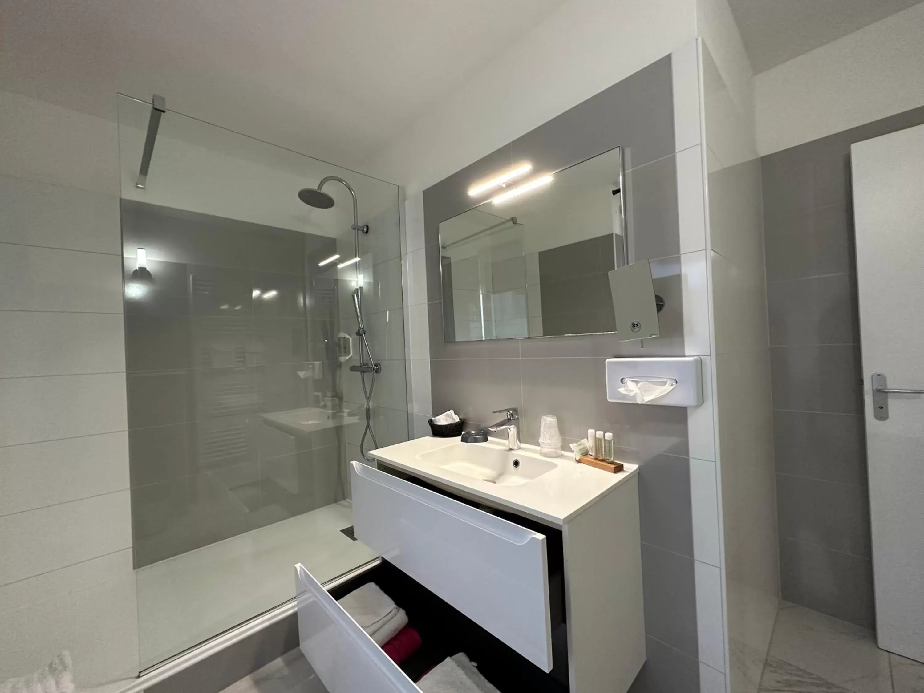 Superior Double Room in Hotel Le Saint-Yves Superior Double Room in Hotel Le Saint-Yves