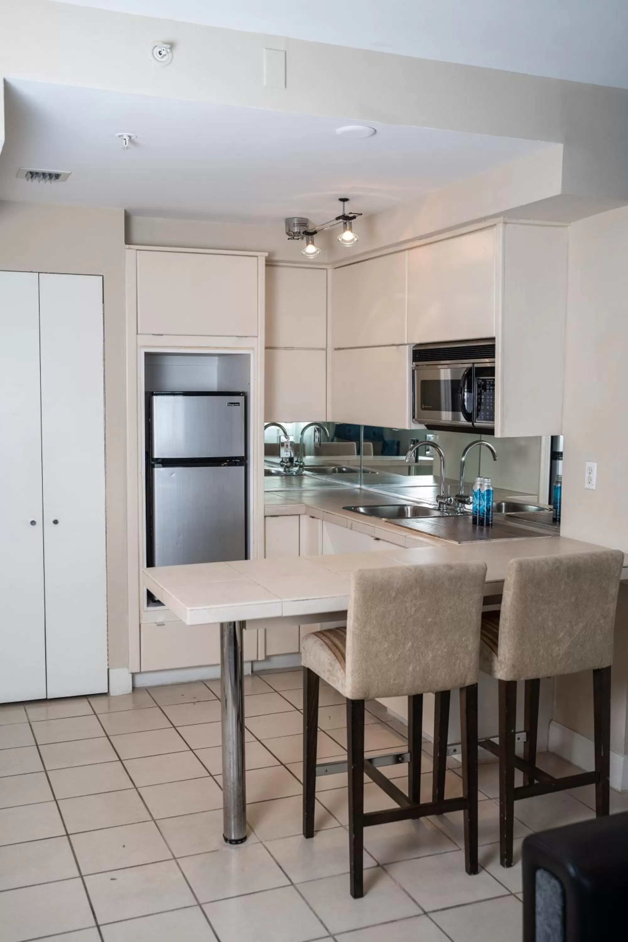 Kitchen or kitchenette in The Sagamore Hotel South Beach