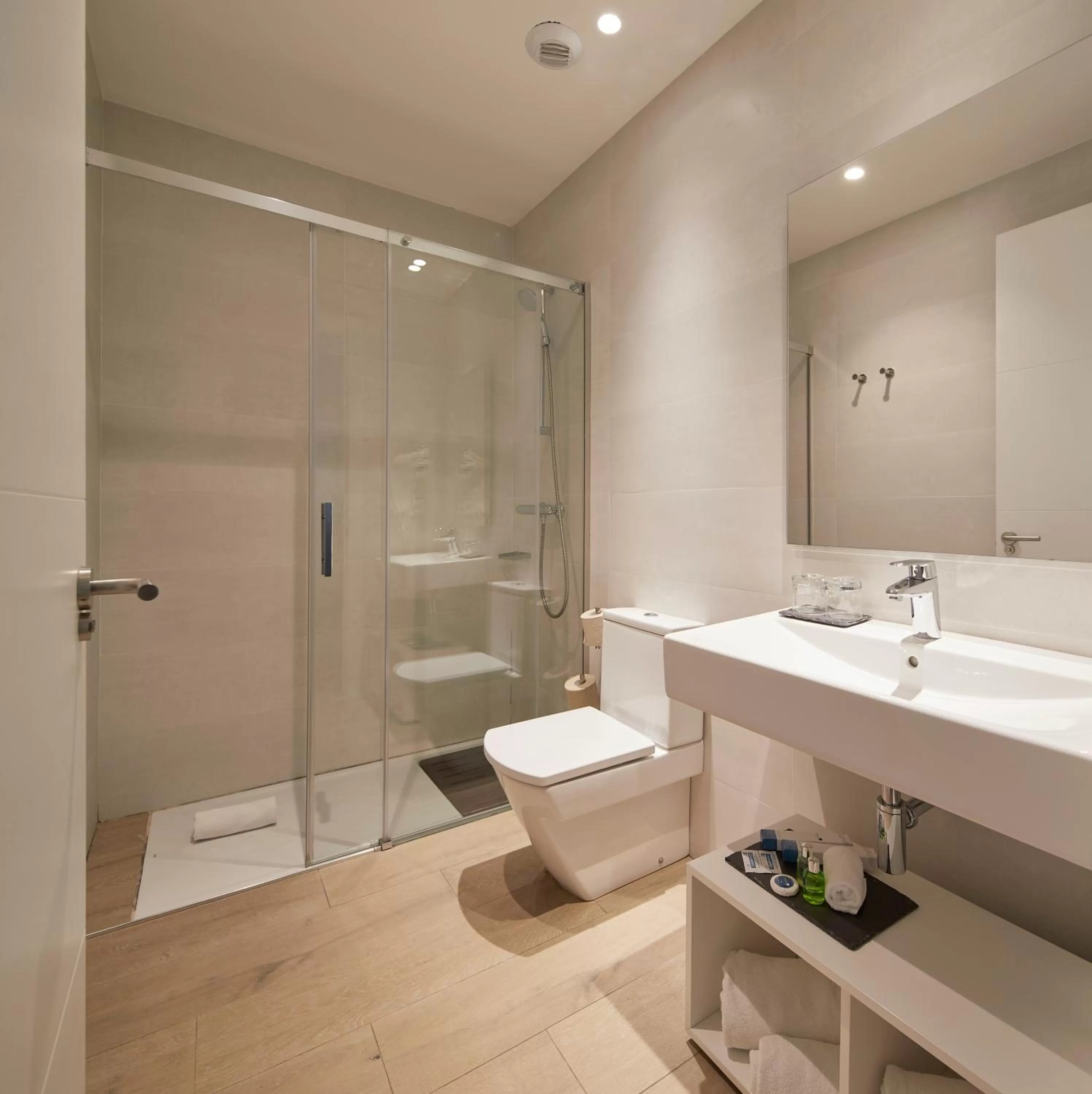 Bathroom in Hotel SANSEbay