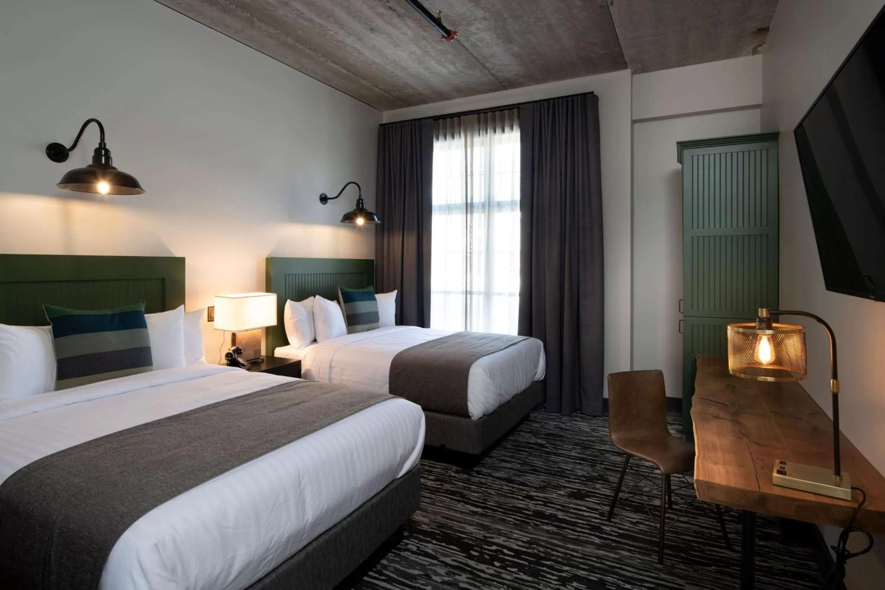 Photo of the whole room, Bed in Cantilever Hotel, Trademark Collection by Wyndham