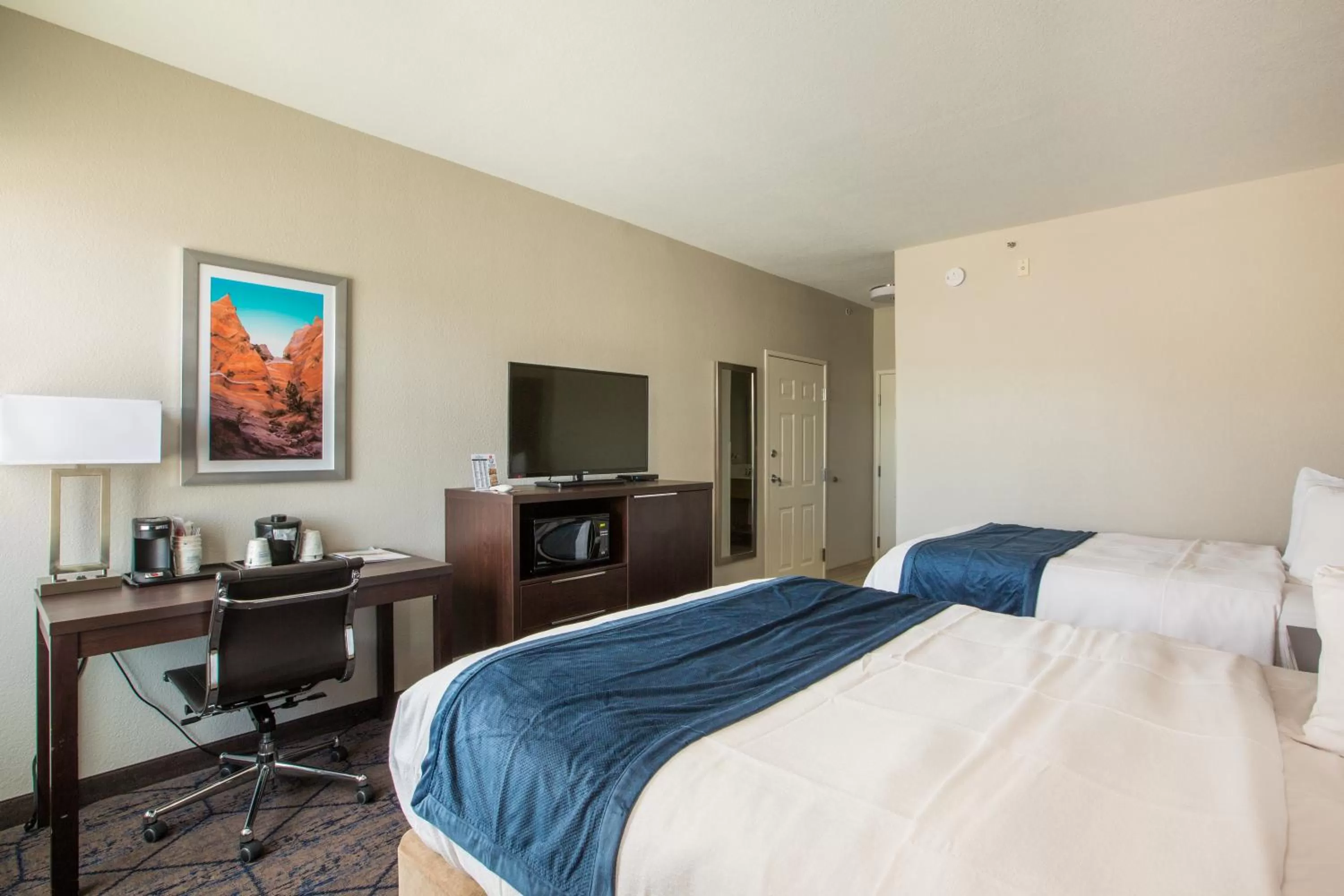 Photo of the whole room, Bed in Baymont by Wyndham Albuquerque Airport