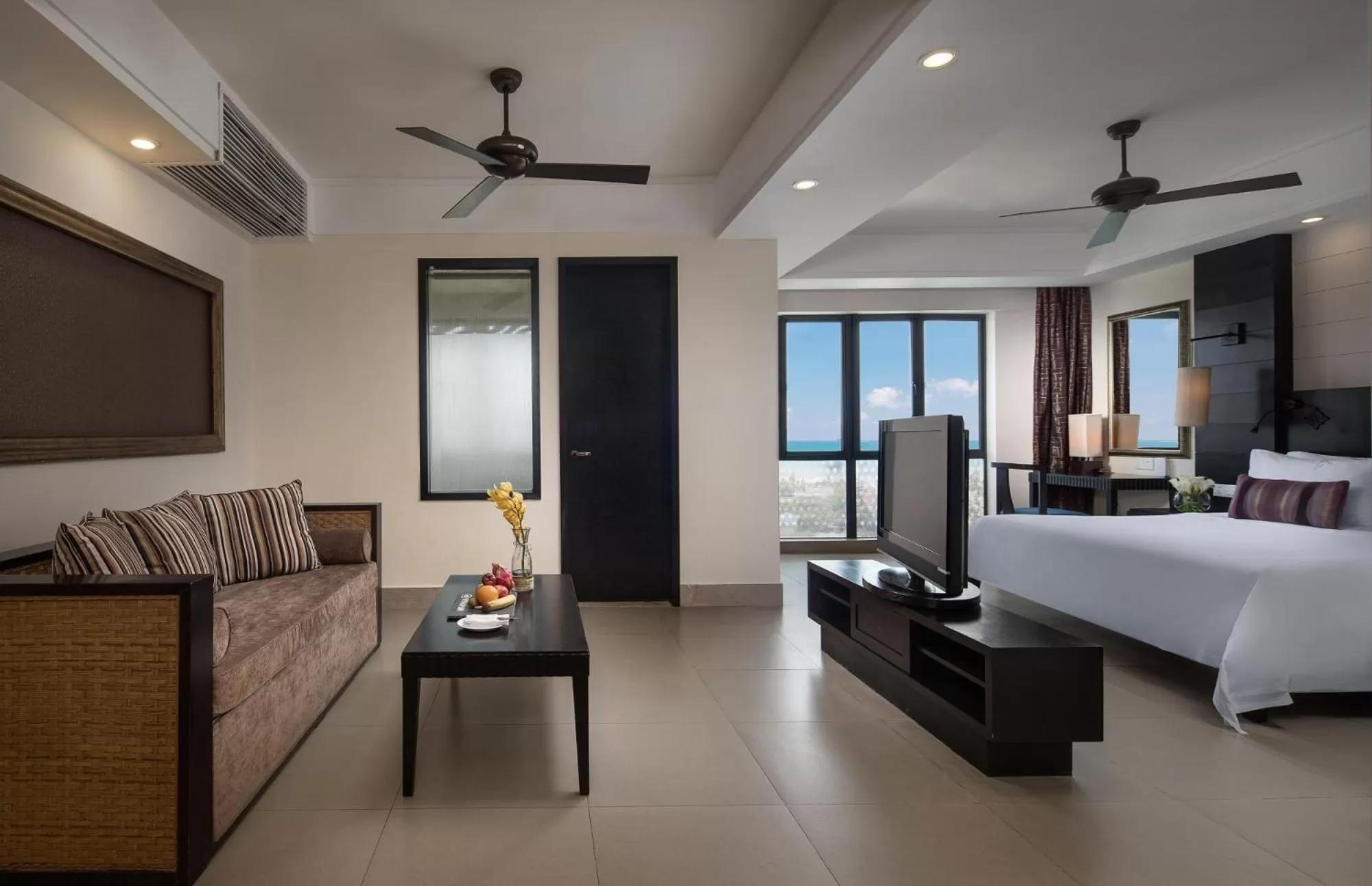 Living room, Bed in Ramada Plaza by Wyndham Sanya Bay
