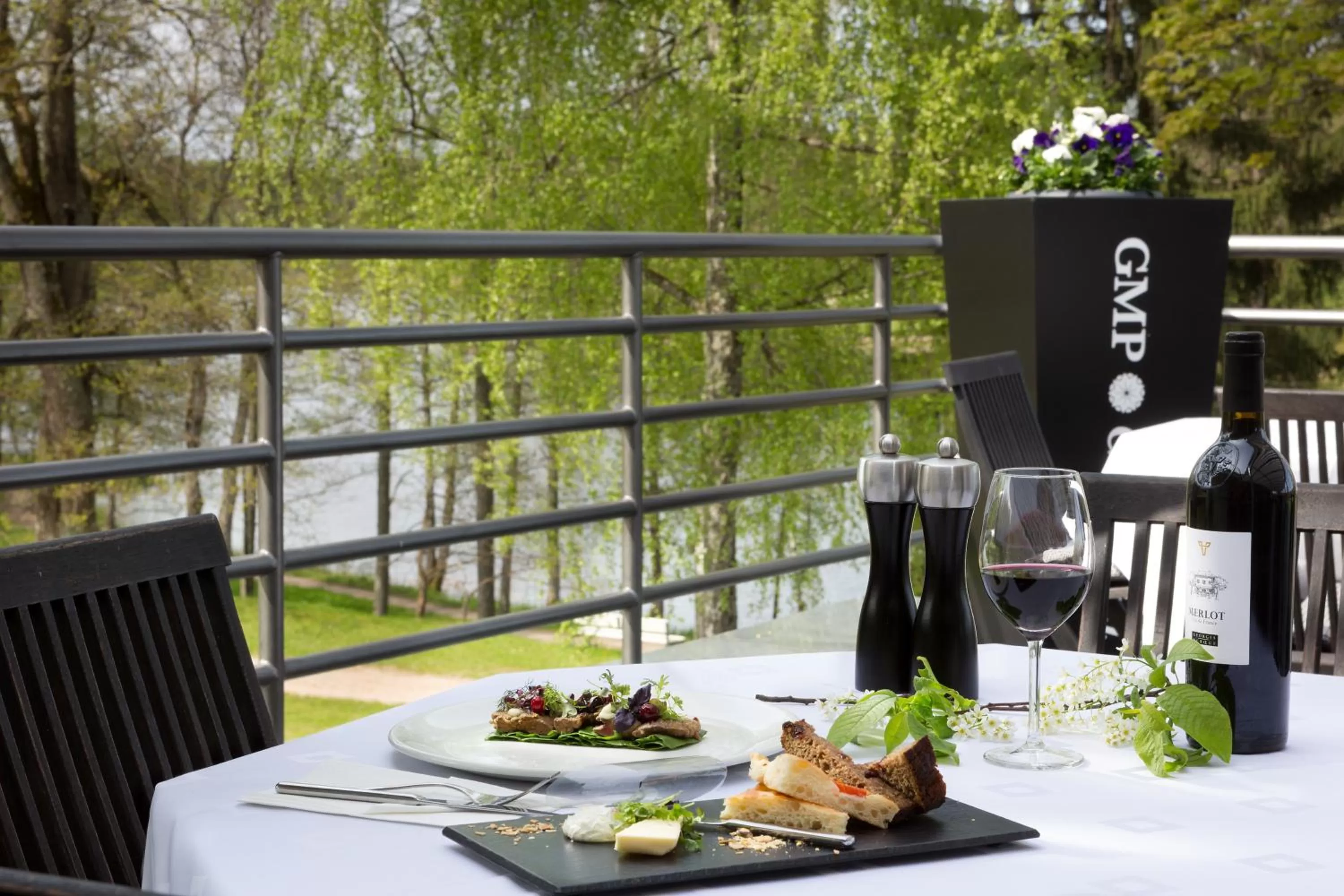 Meals in GMP Clubhotel Apartments