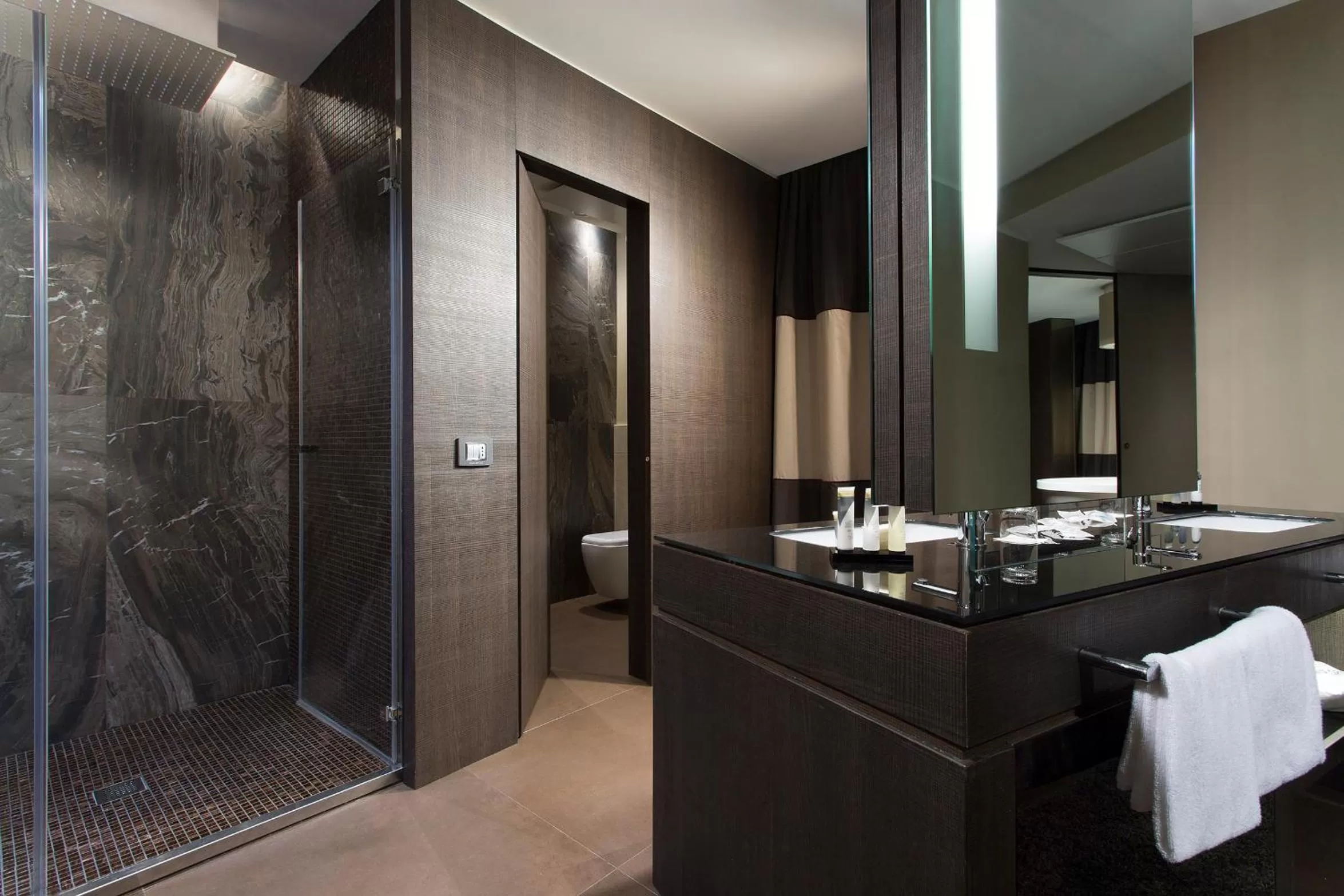 Shower in Rome Life Hotel