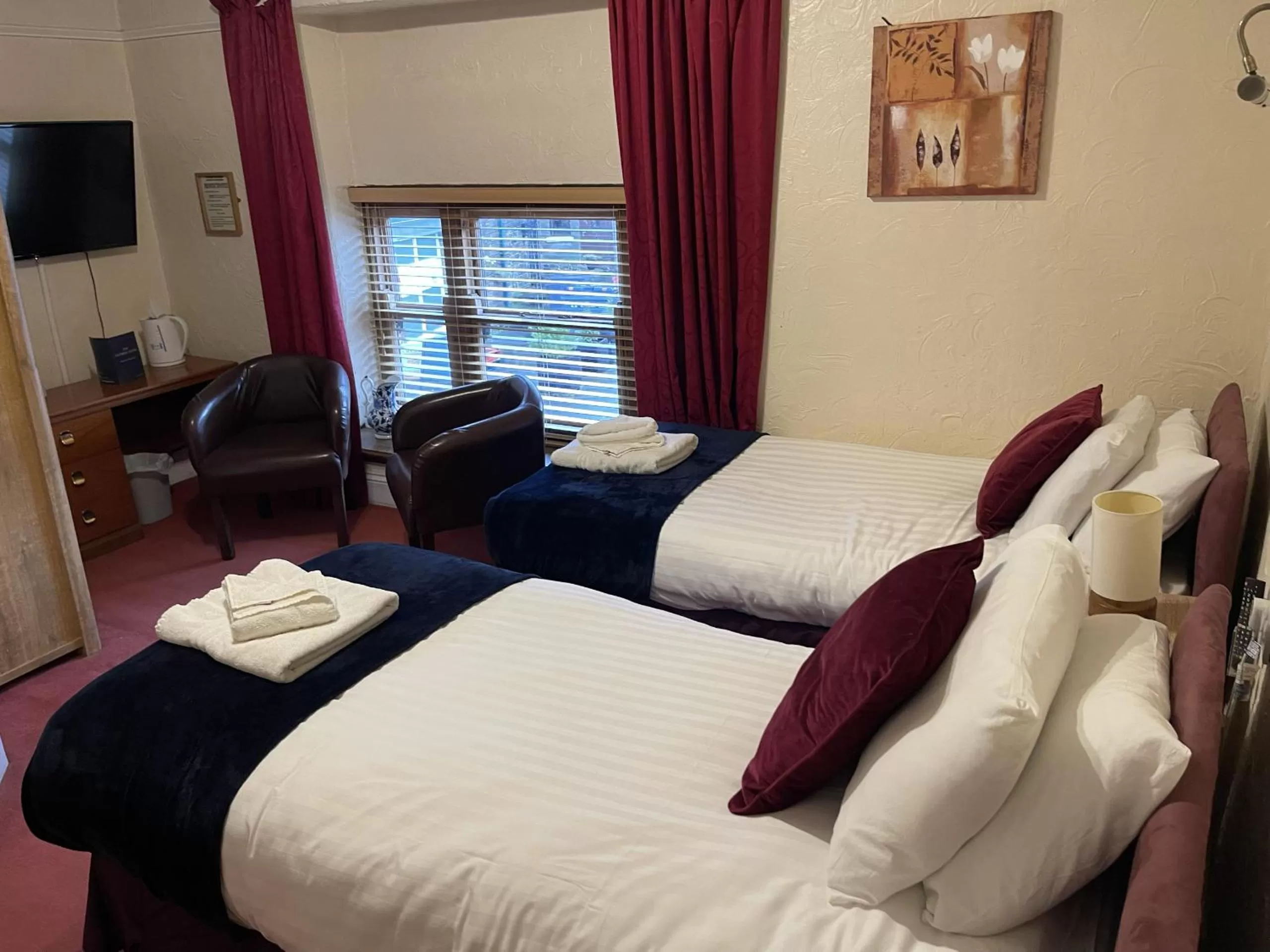 Bedroom in George Hotel