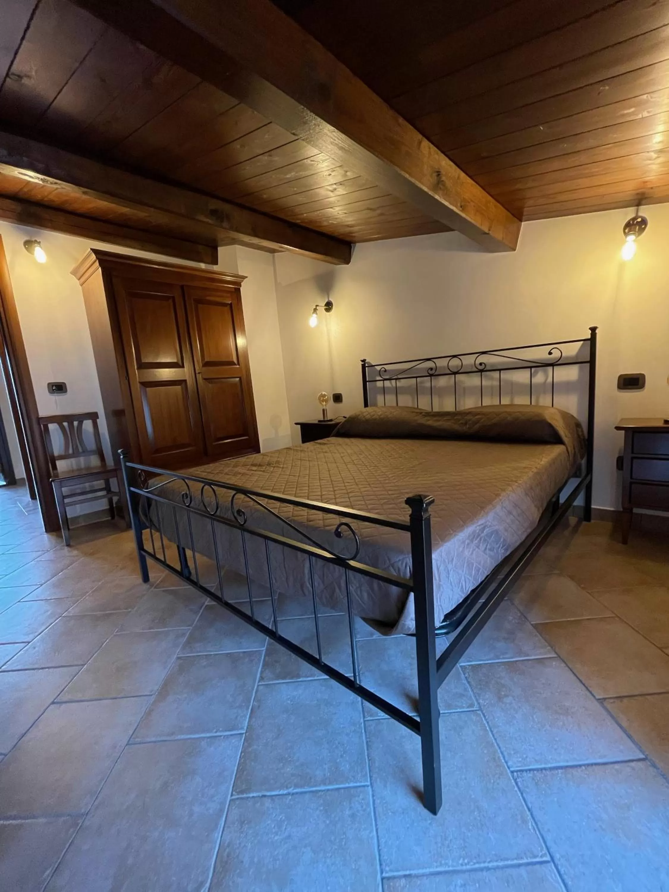 View (from property/room), Bed in La Vie En Rose