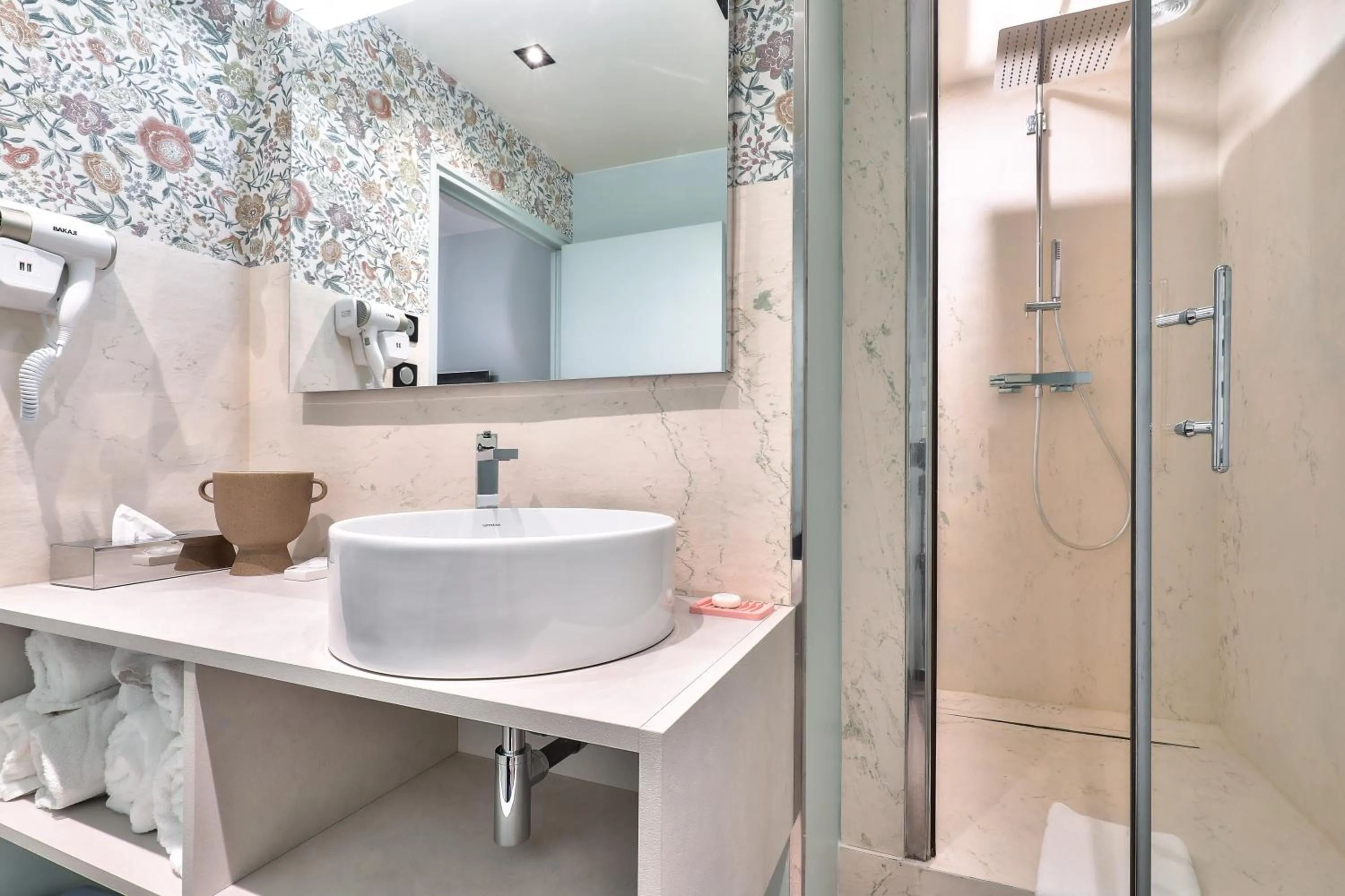 Bathroom in Hotel 33 Marbeuf