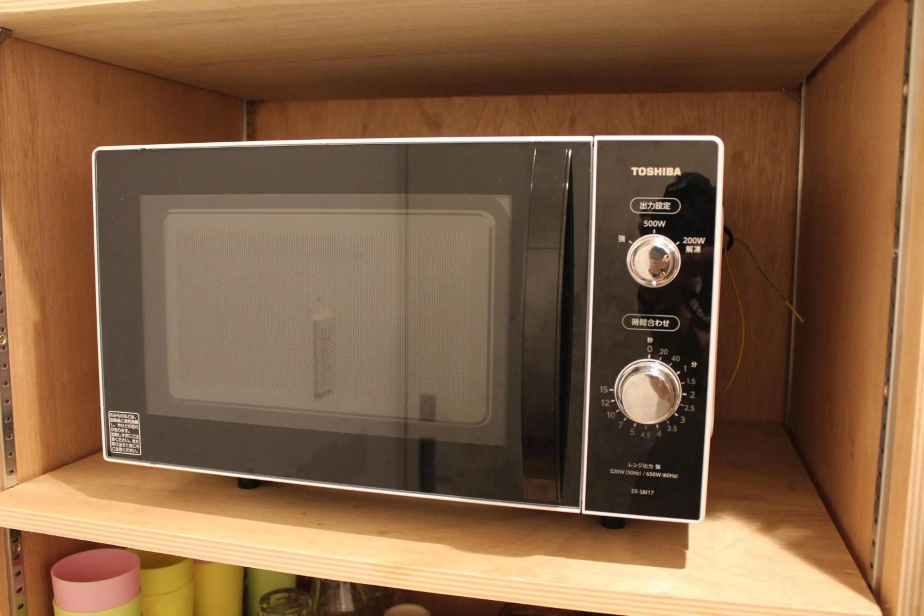 Communal kitchen in plat hostel keikyu haneda home