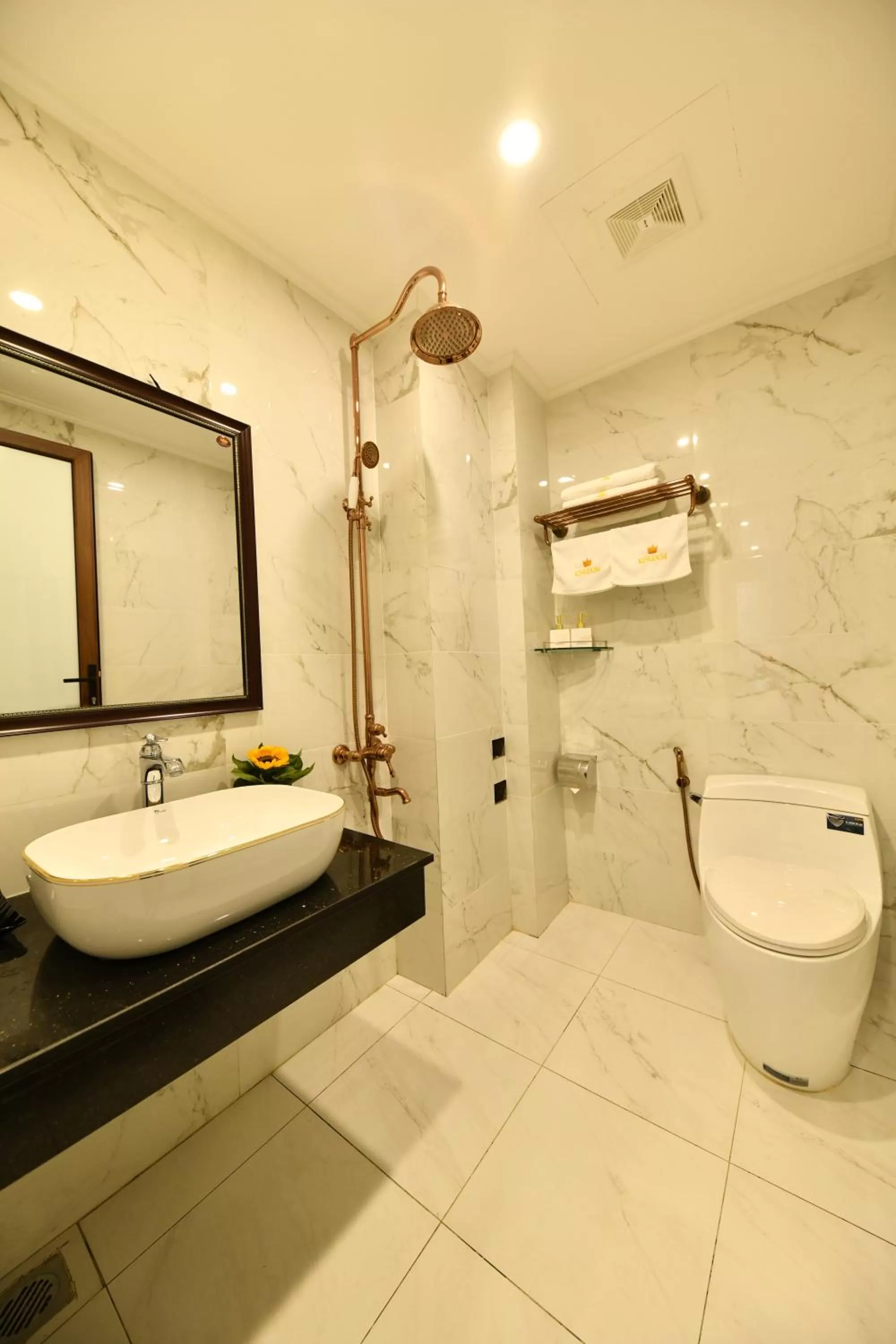 Shower in Kingdom Hotel Hanoi