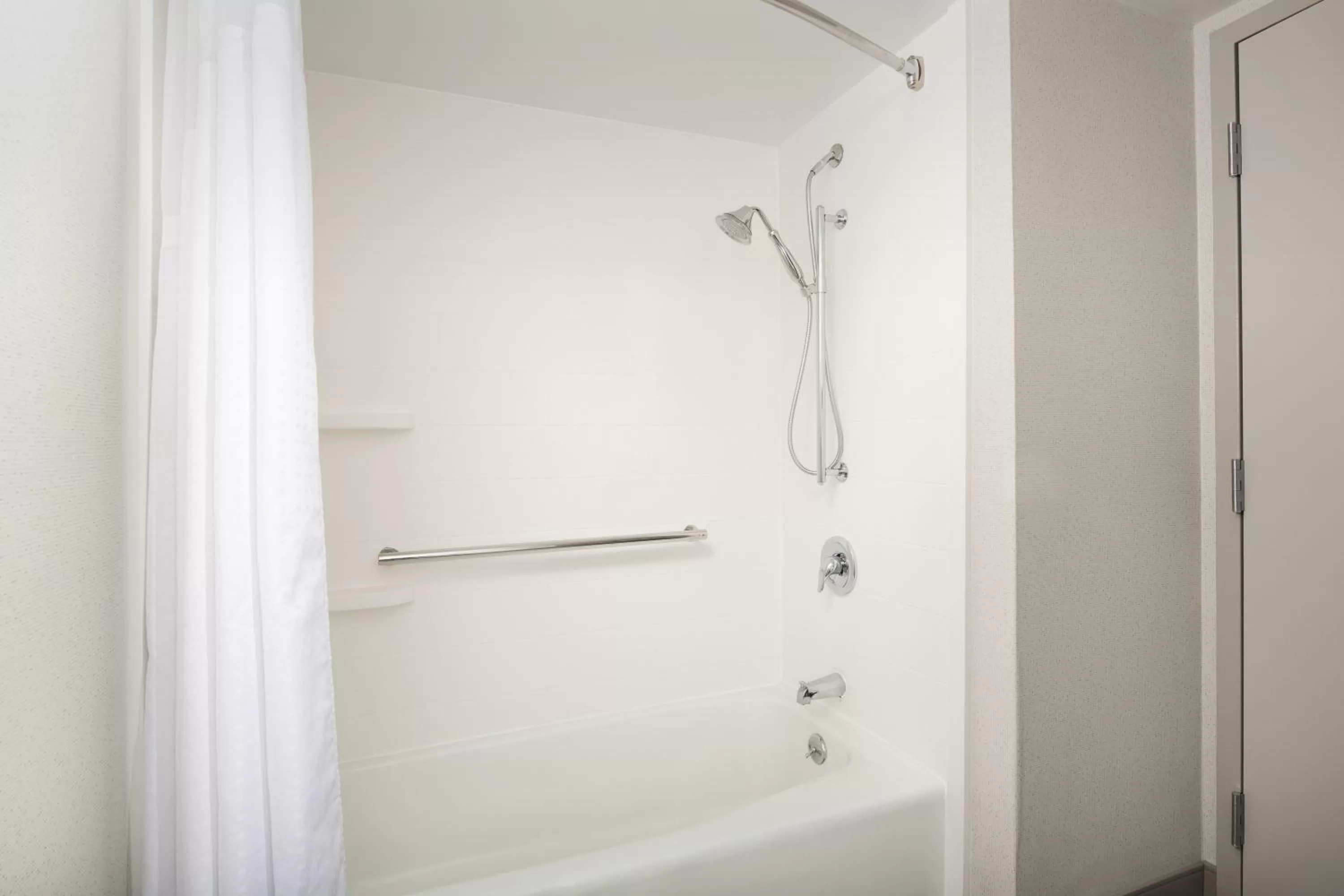 Double Room - Mobility Accessible Tub - Non-Smoking in Holiday Inn Express Andover North - Lawrence, an IHG Hotel