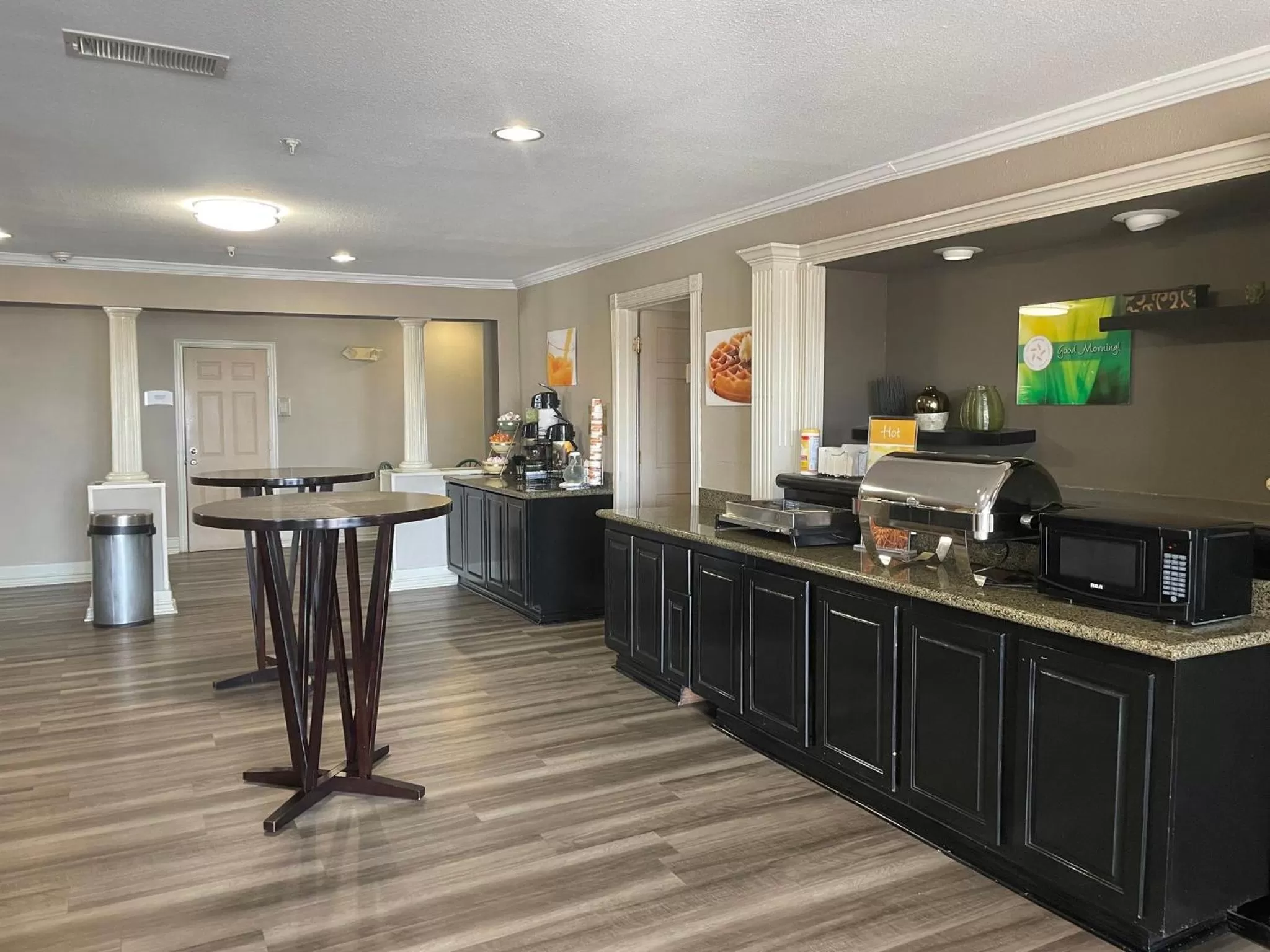 Breakfast, Restaurant/Places to Eat in Red Roof Inn & Suites Weatherford