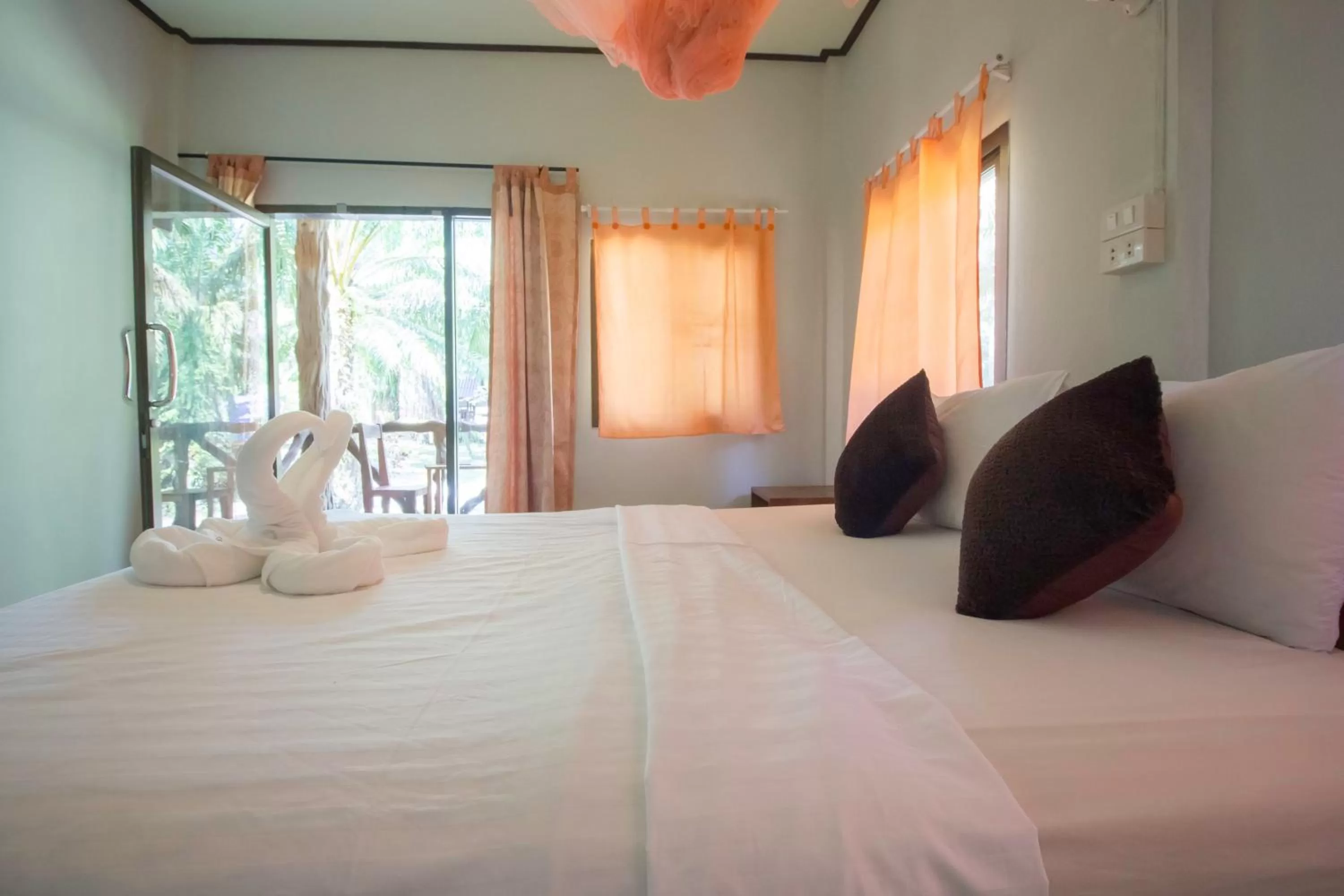 Photo of the whole room, Bed in Khao Sok Palmview Resort