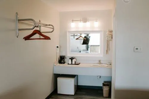 Bathroom in Berlin Village Inn