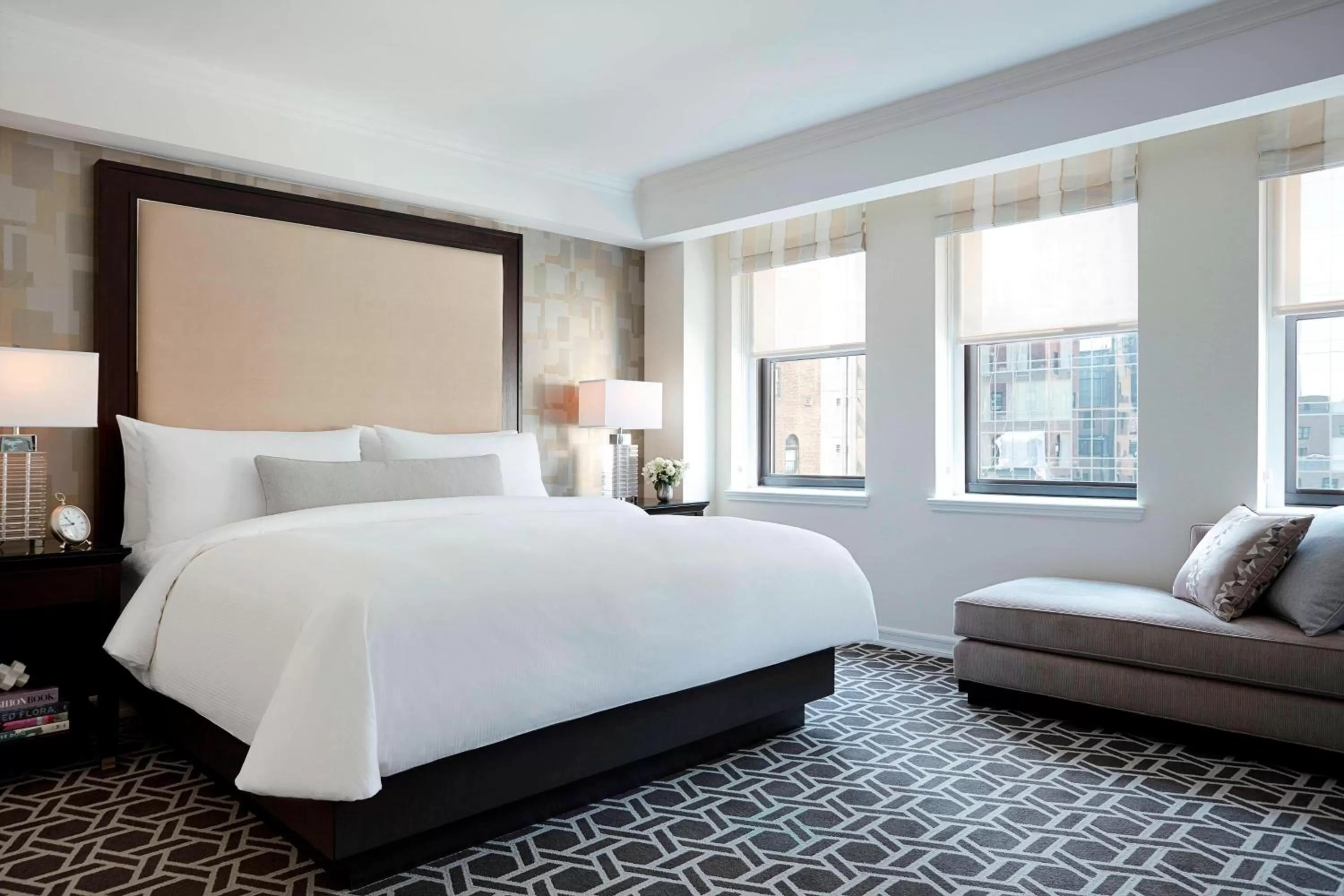 Photo of the whole room, Bed in JW Marriott Essex House New York