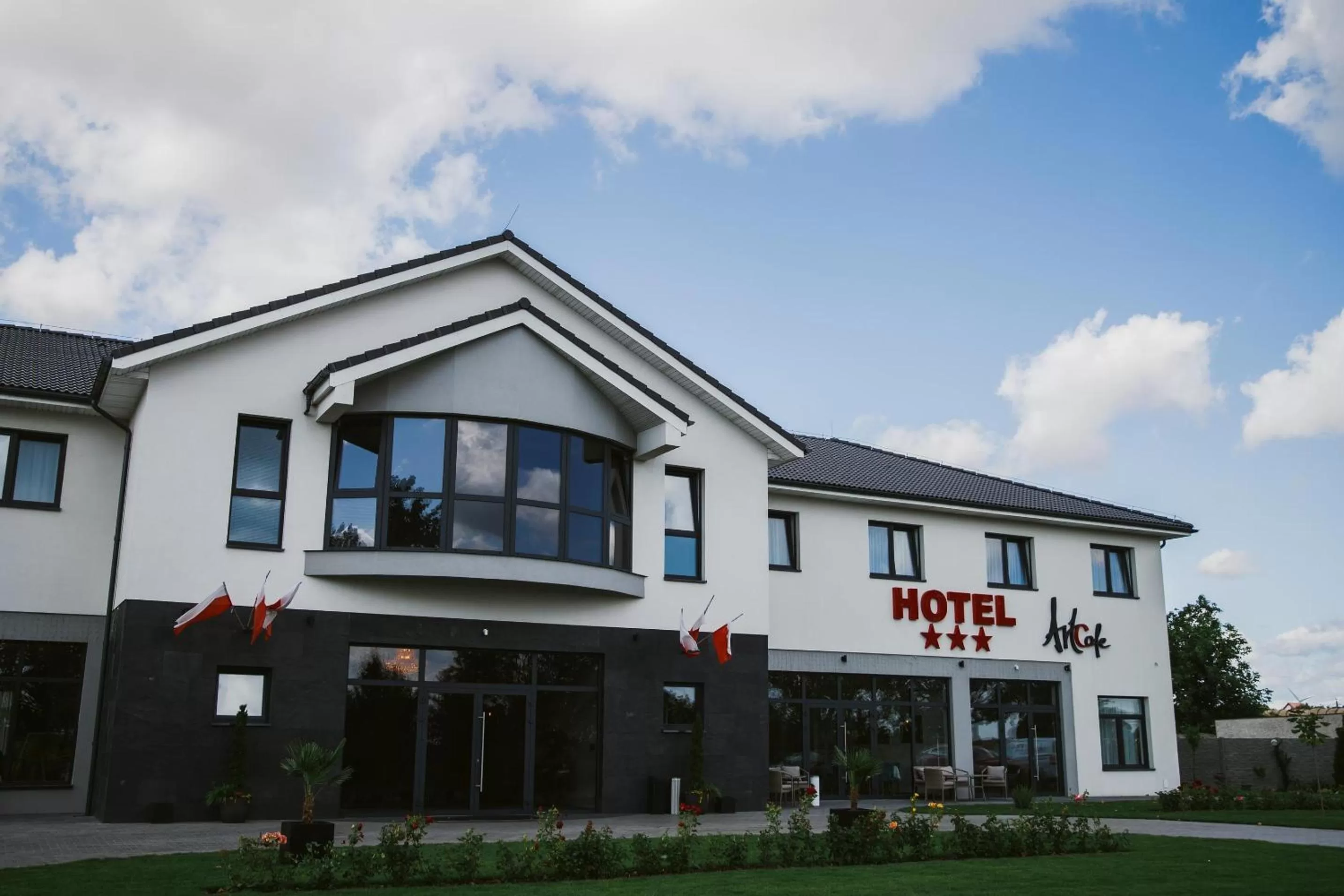 Property building in HOTEL Art Cafe