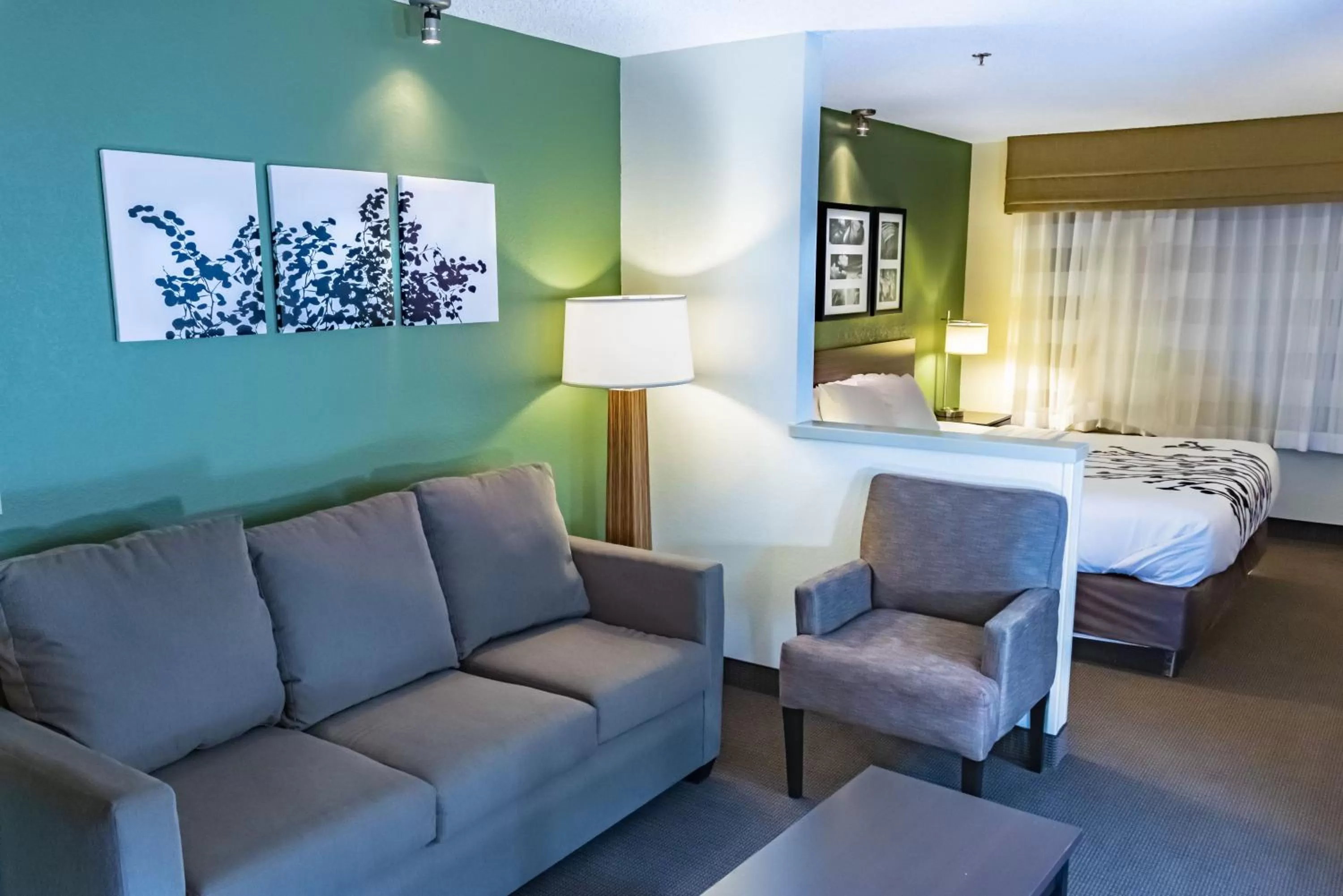 Living room, Bed in Sleep Inn Pasco Tri -Cities