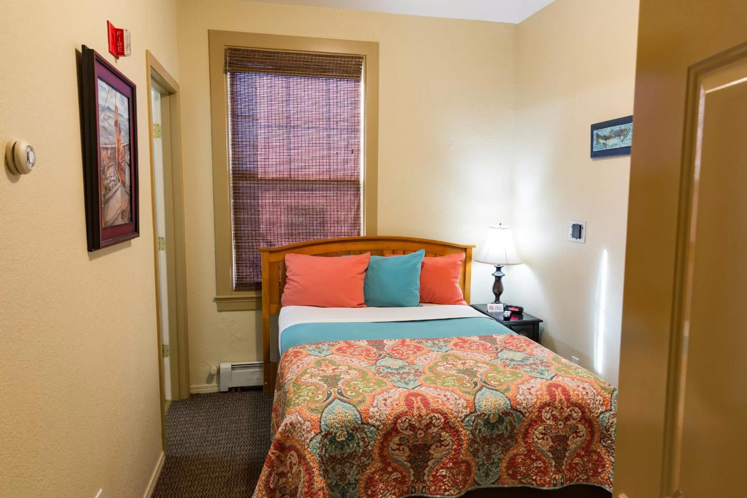 Bedroom in Hotel Cathlamet