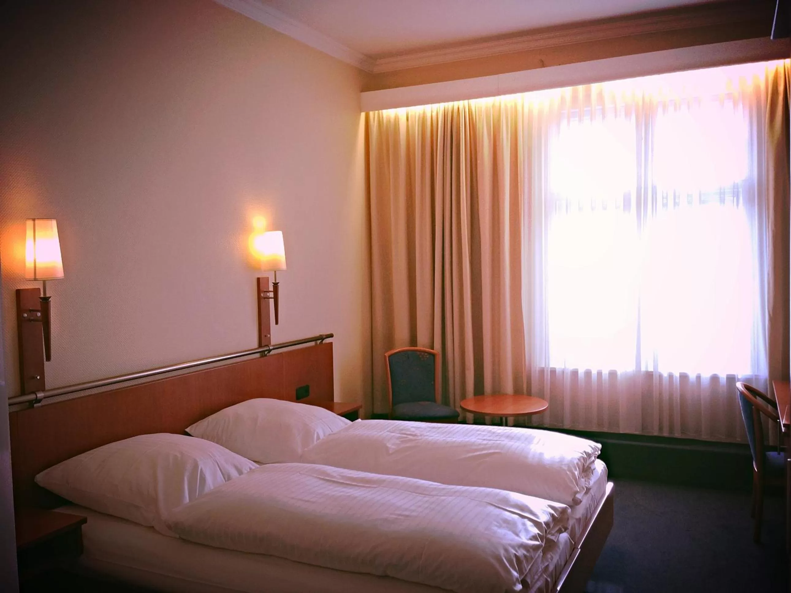 Photo of the whole room, Bed in Kurfürst am Kurfürstendamm
