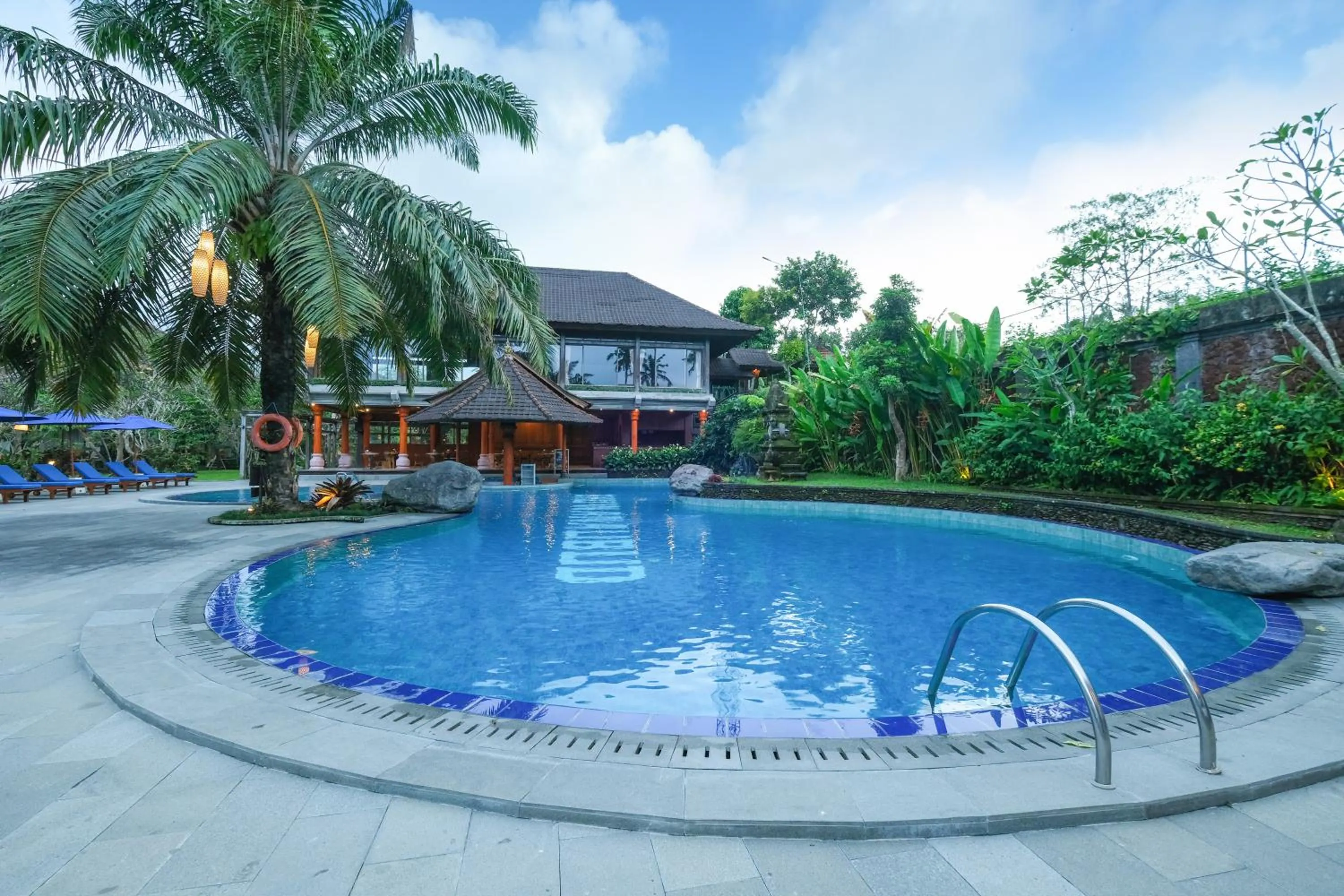 Swimming pool in Bhuwana Ubud Hotel and Farm