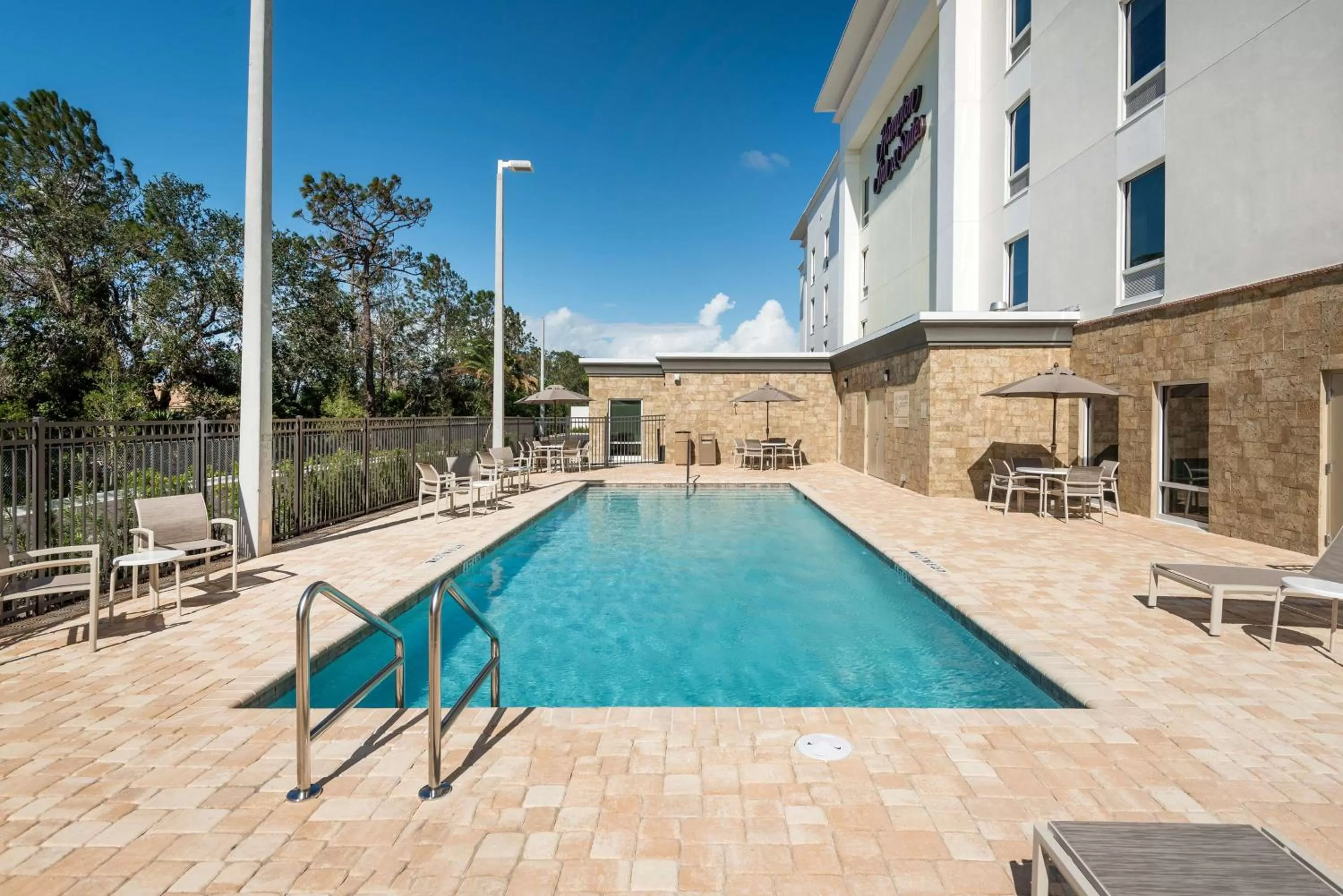 Pool view in Hampton Inn & Suites West Melbourne-Palm Bay Road