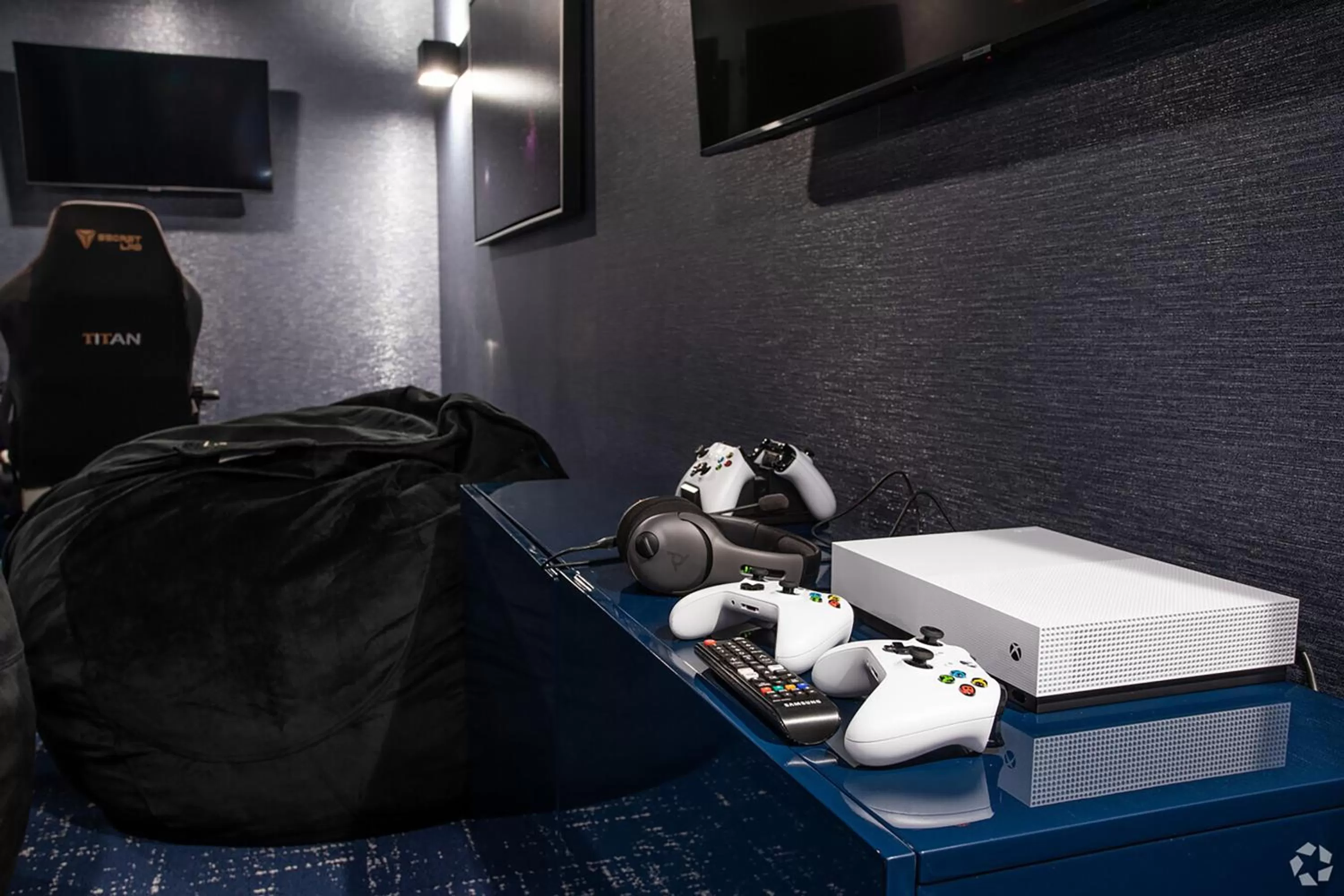 Game Room in Luxury Furnished Apartments by Hyatus Downtown at Yale