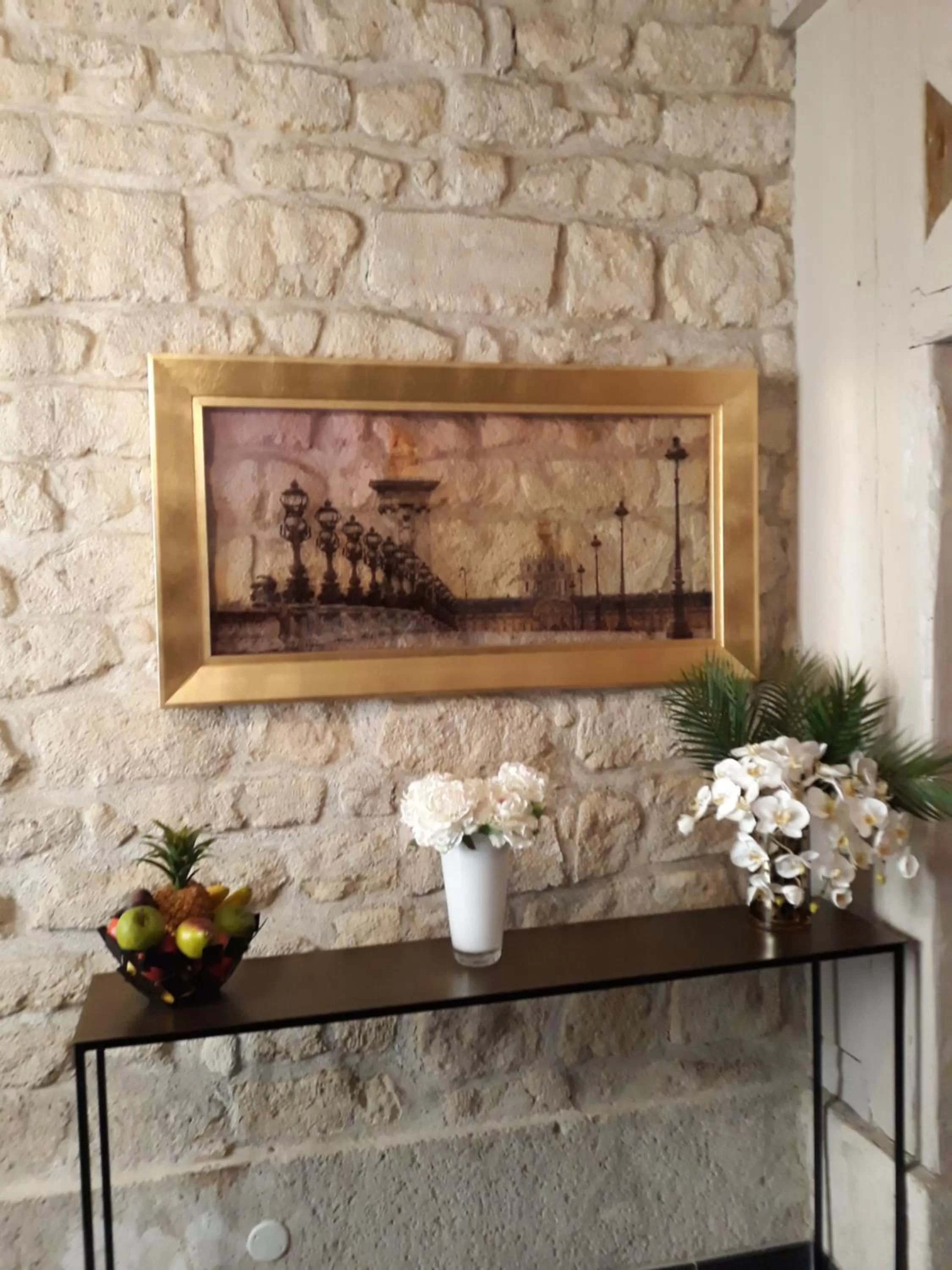 Logo/Certificate/Sign in Pratic Hotel