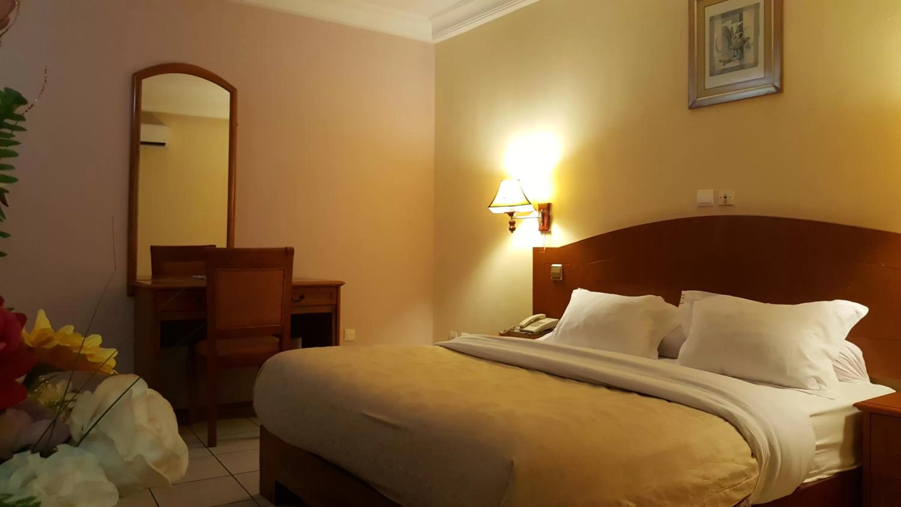 Bed in Peninsula Hotel Douala