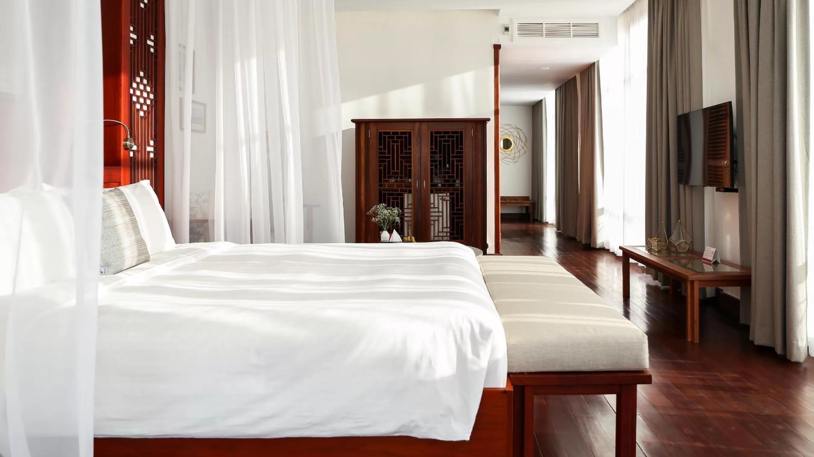 Photo of the whole room, Bed in Amanjaya Pancam Suites Hotel