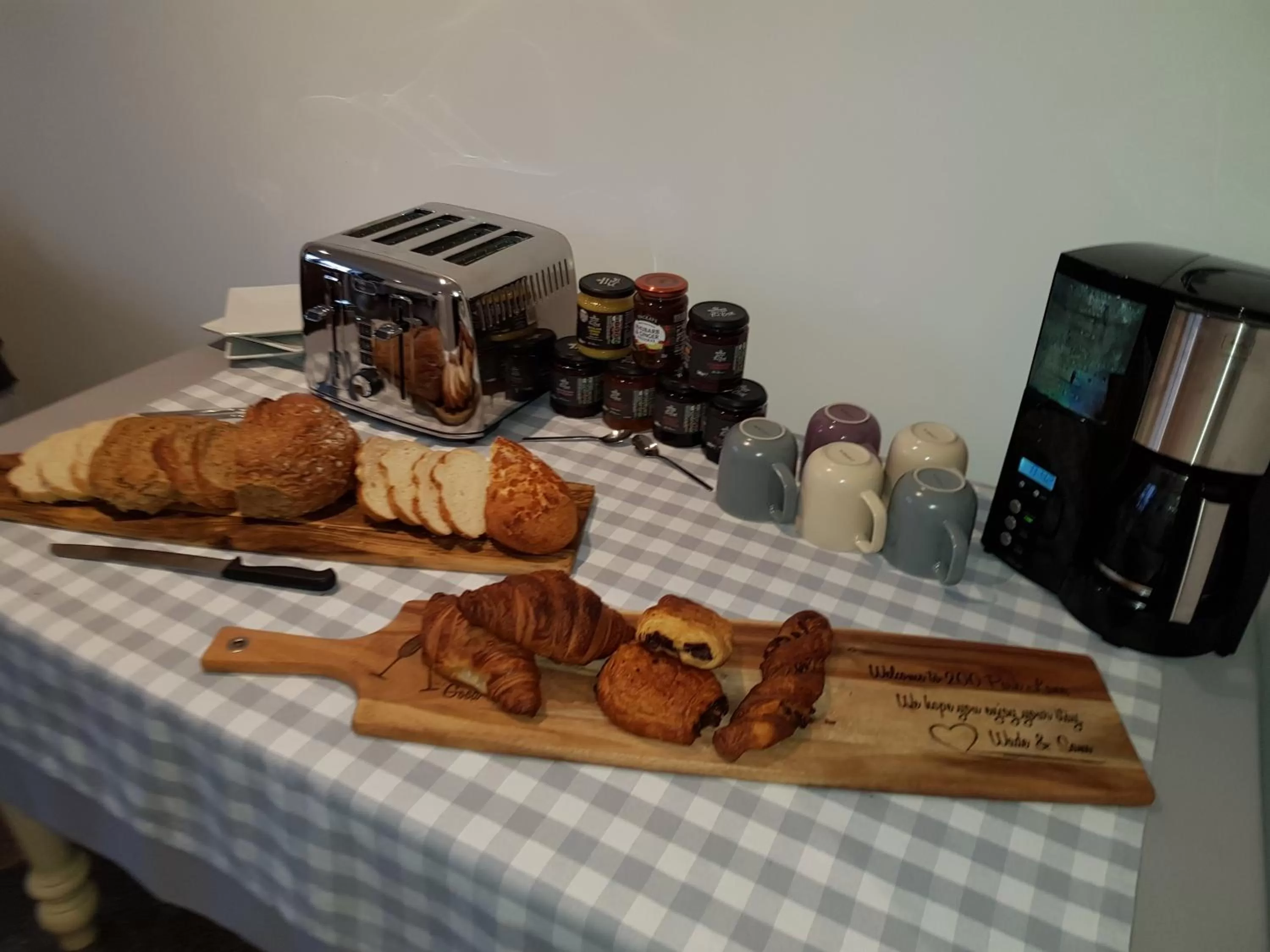 Continental breakfast in Saracens House