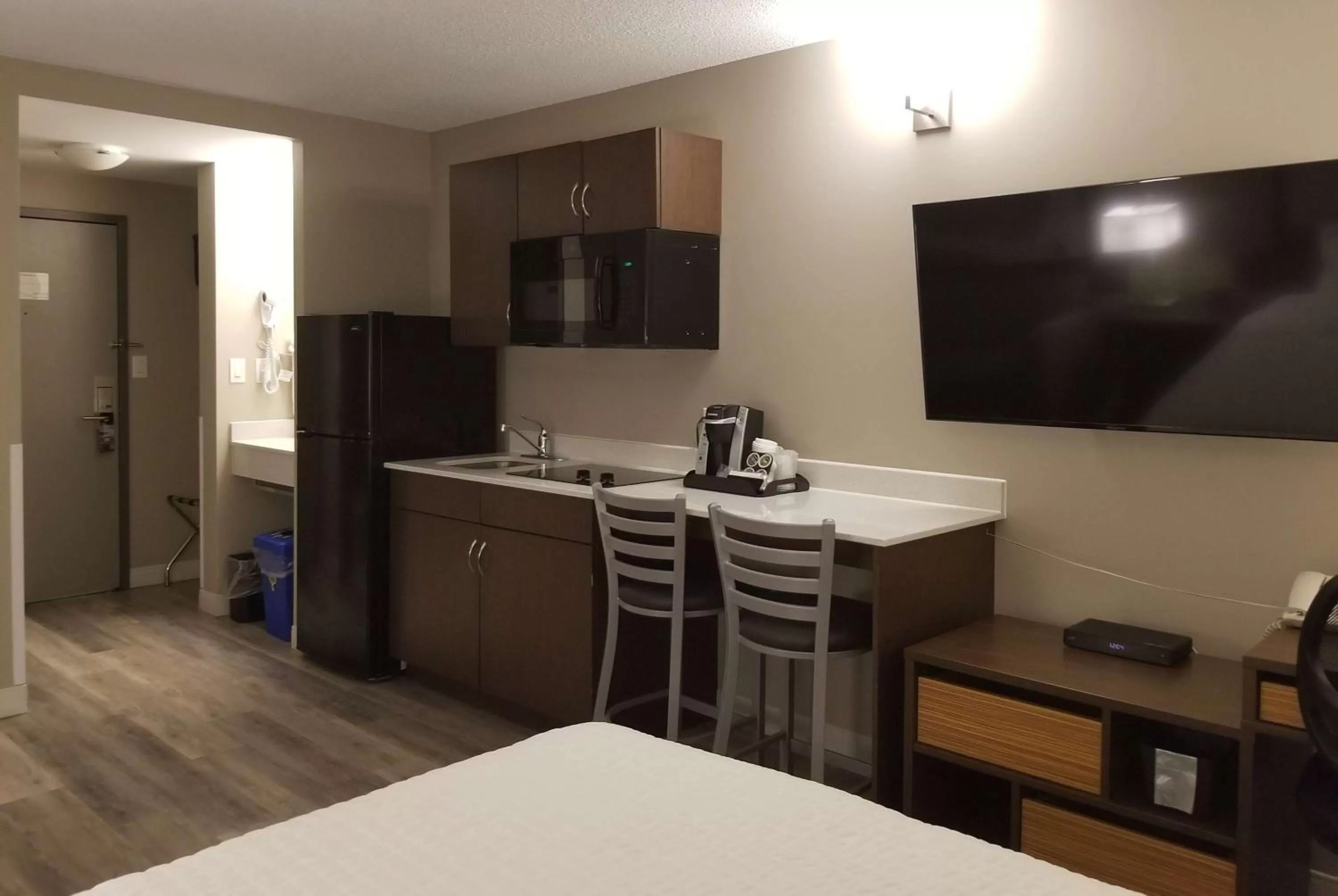 Photo of the whole room in Super 8 by Wyndham Winnipeg West
