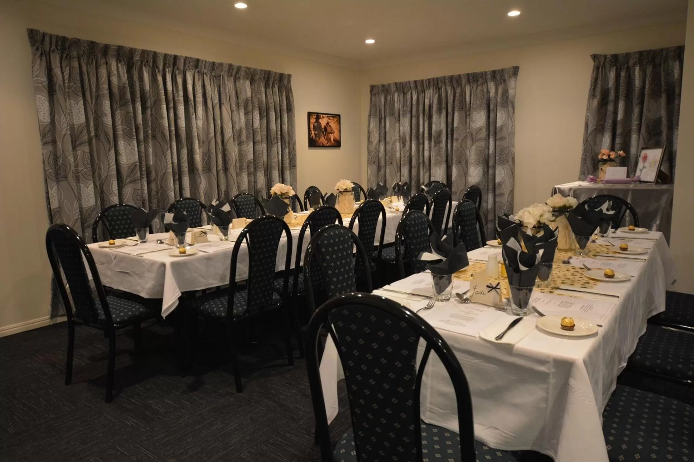 Restaurant/places to eat in Rocky Gardens Motor Inn Rockhampton
