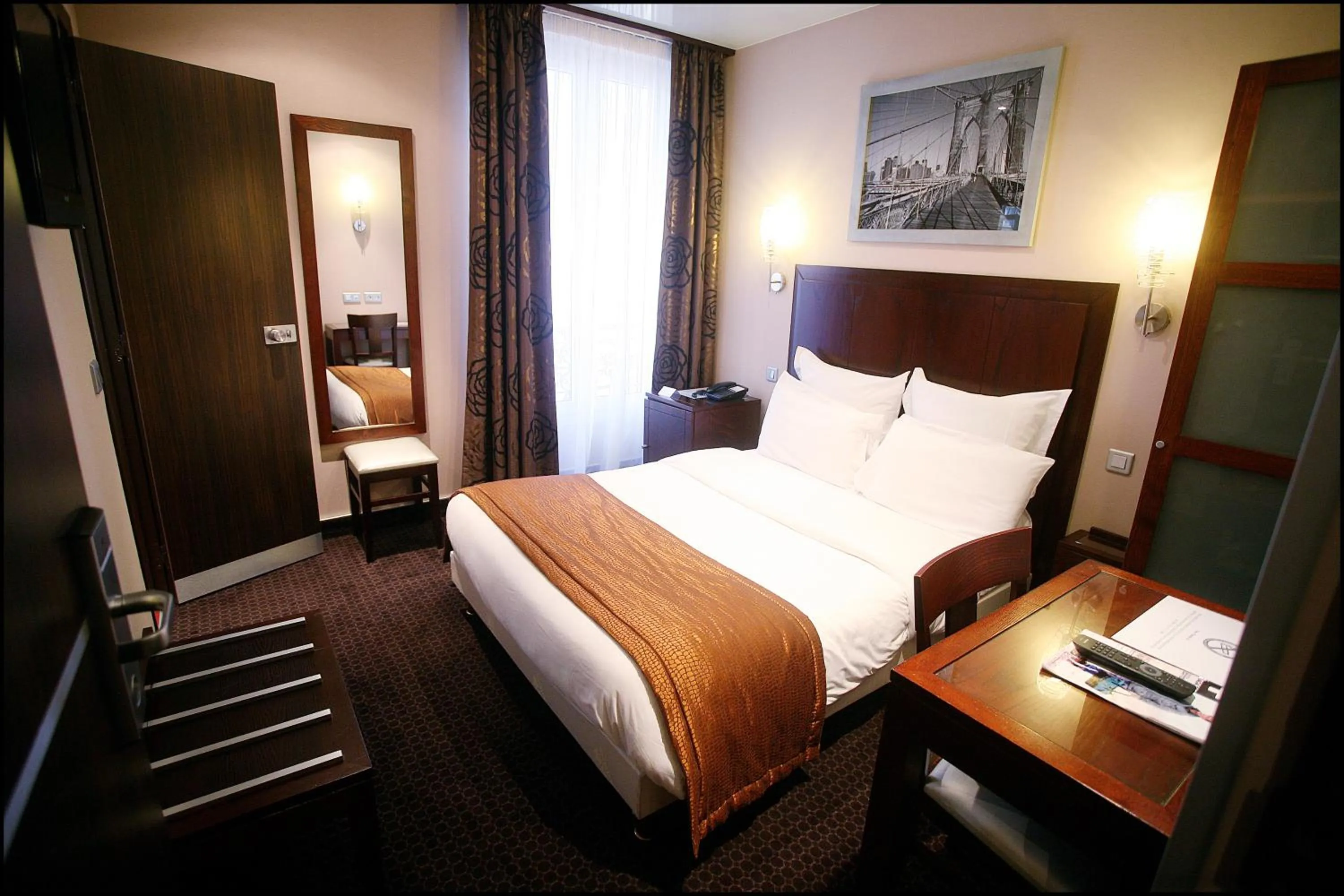 Bed in Grand Hotel Francais