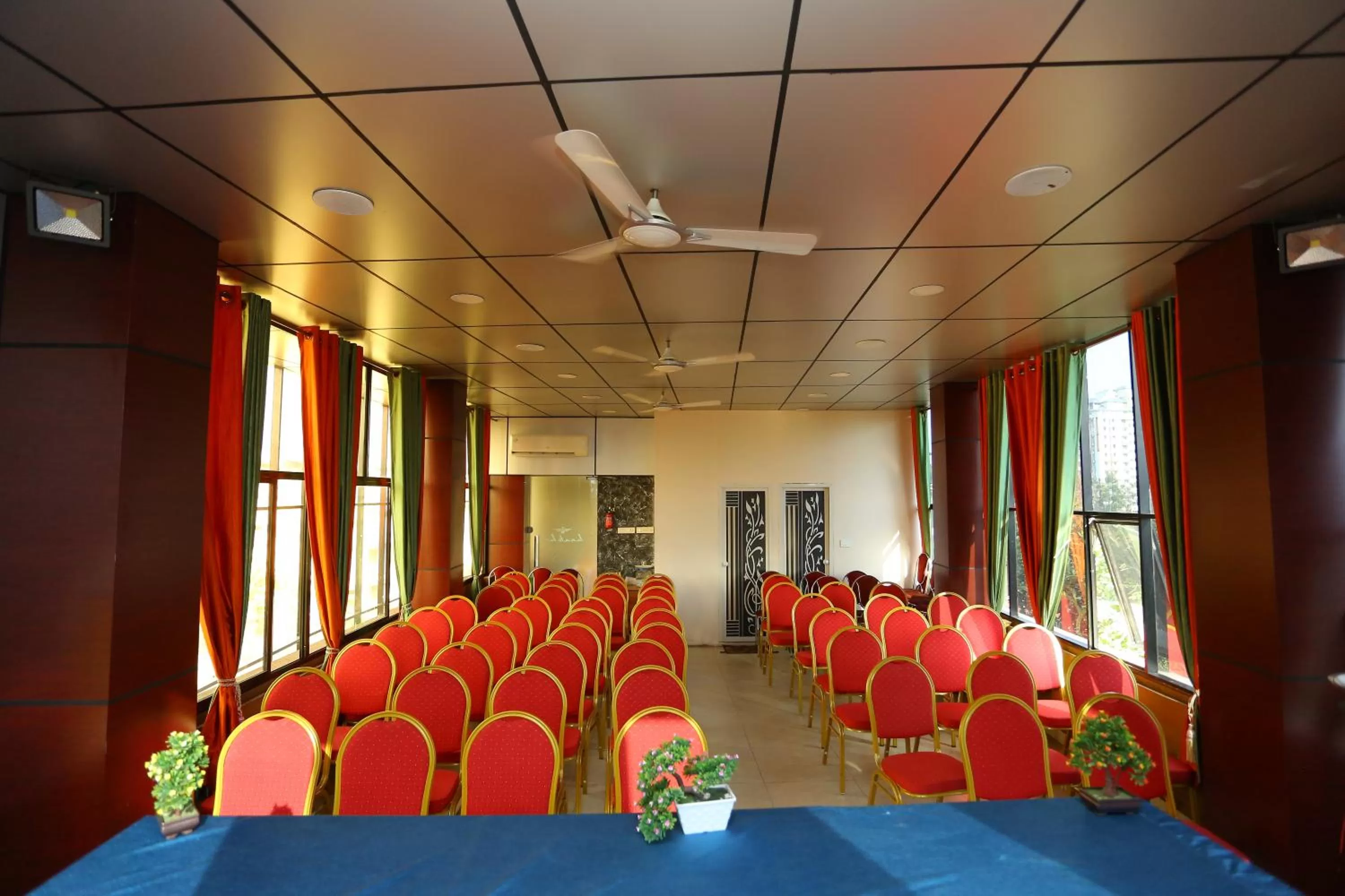Business facilities in Hotel Innate Inn