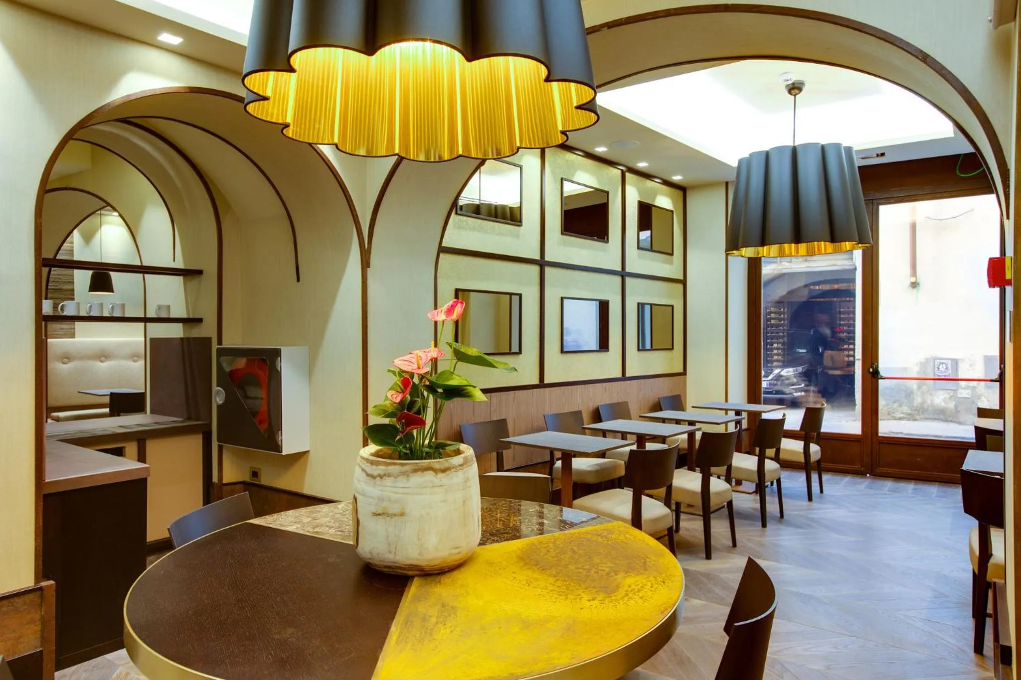 Restaurant/places to eat in Solo Experience Hotel