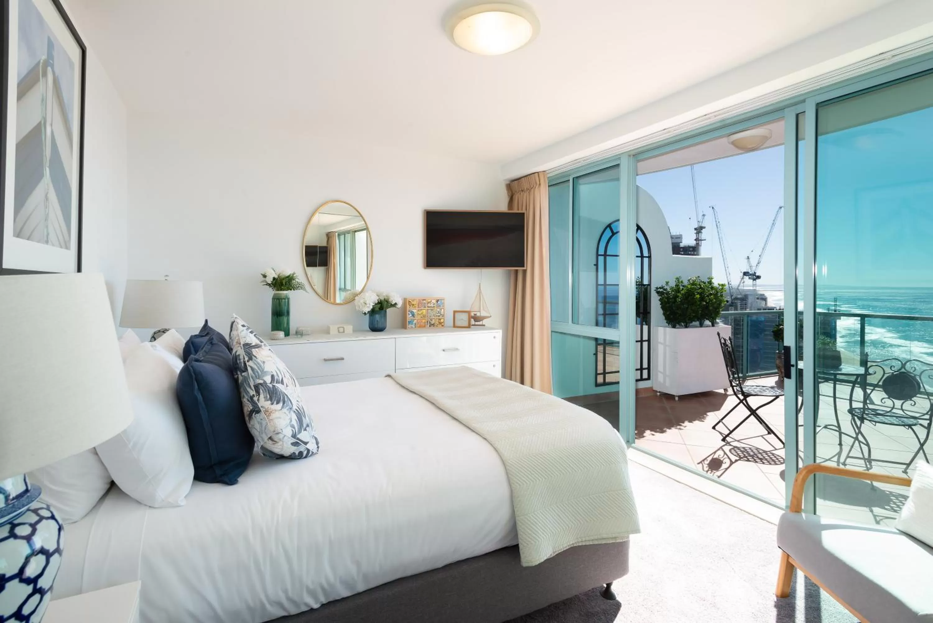 Bedroom, Bed in The Waterford on Main Beach