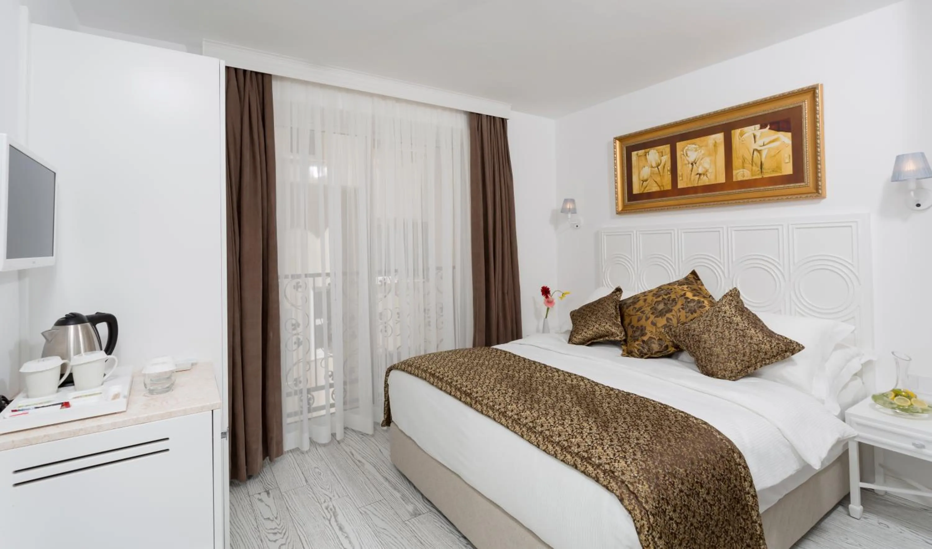 TV and multimedia, Bed in Wise Hotel & Spa - Adults Only