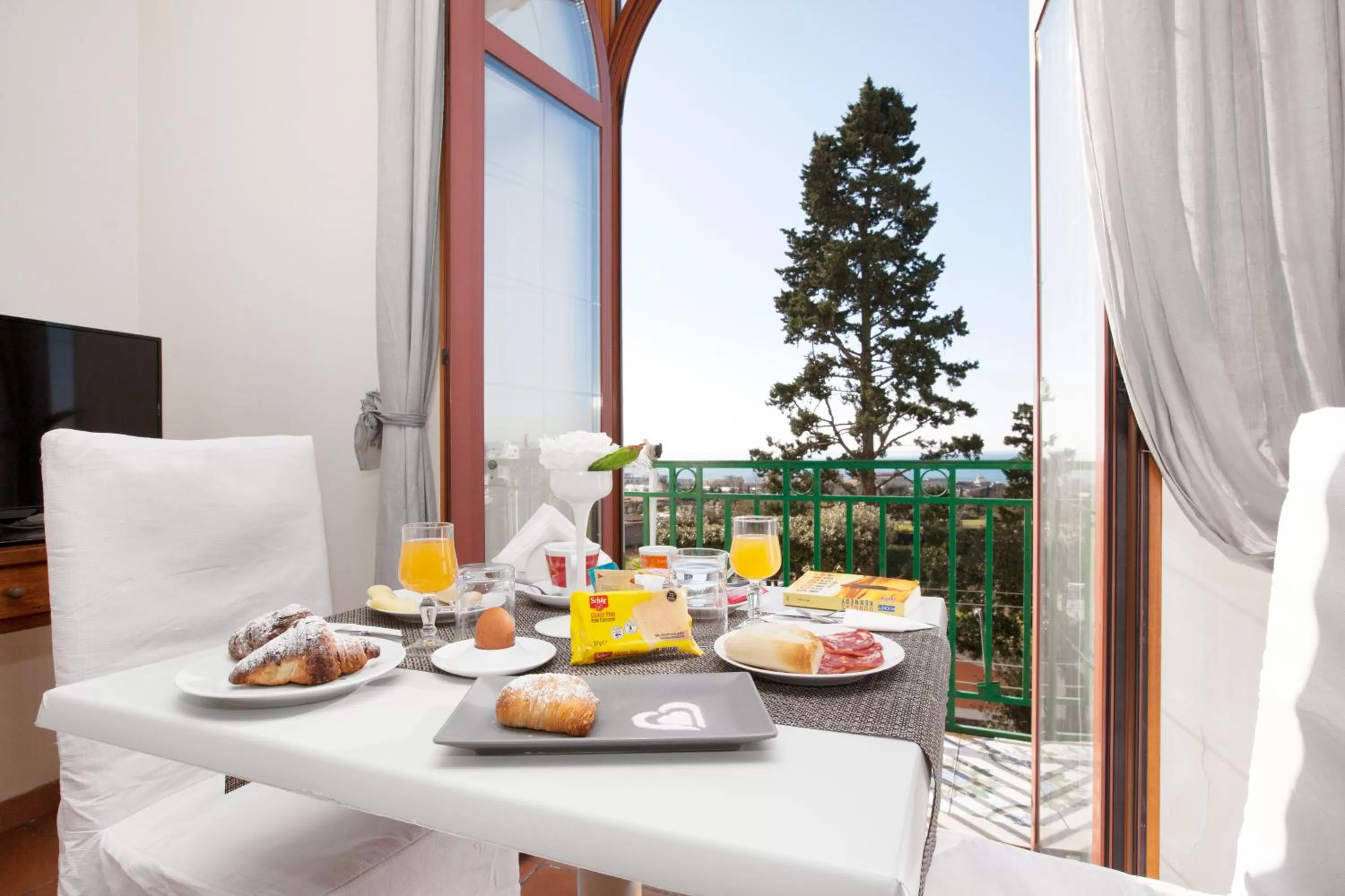 Food and drinks in Hotel Herculaneum