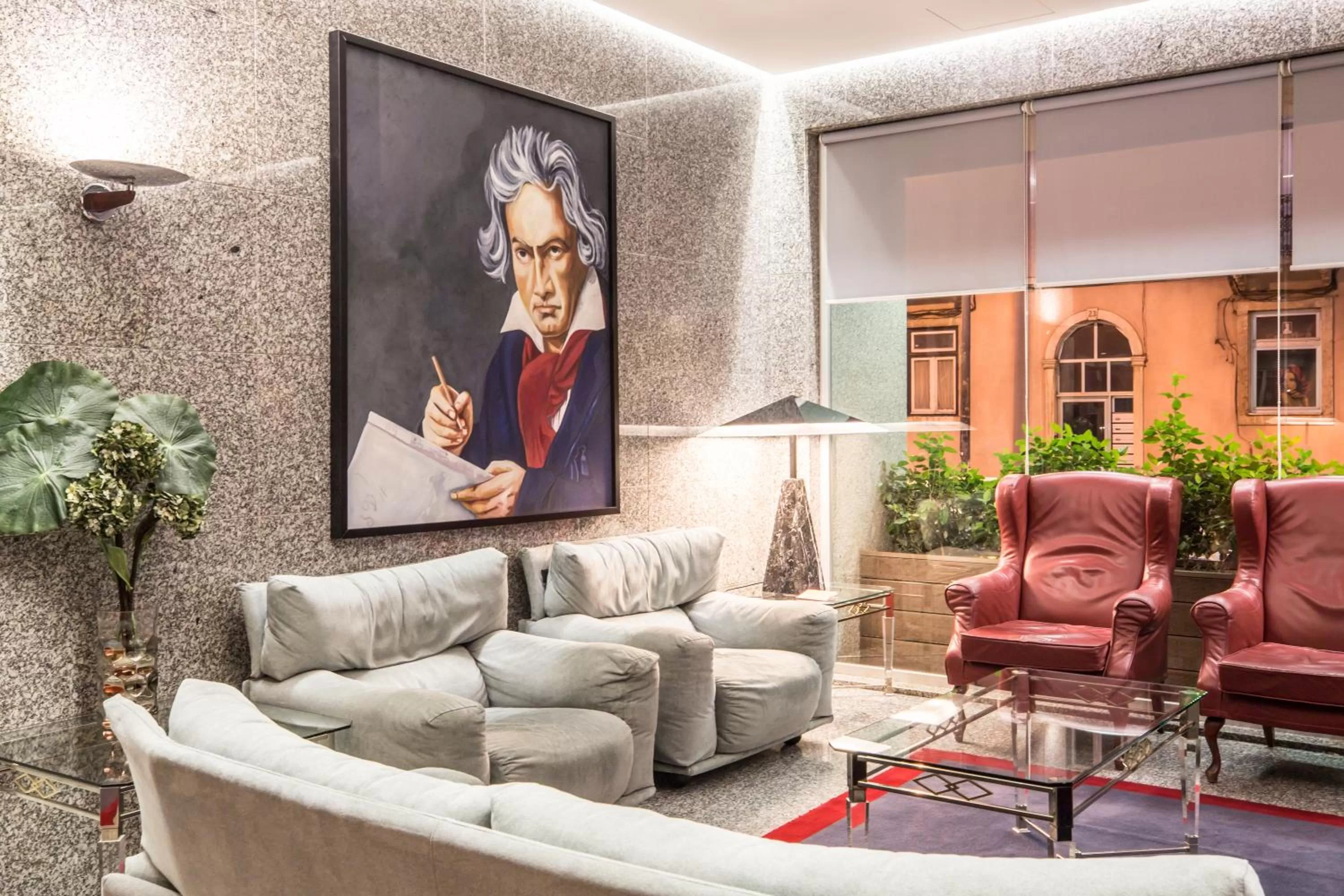 Communal lounge/ TV room in Hotel 3K Madrid